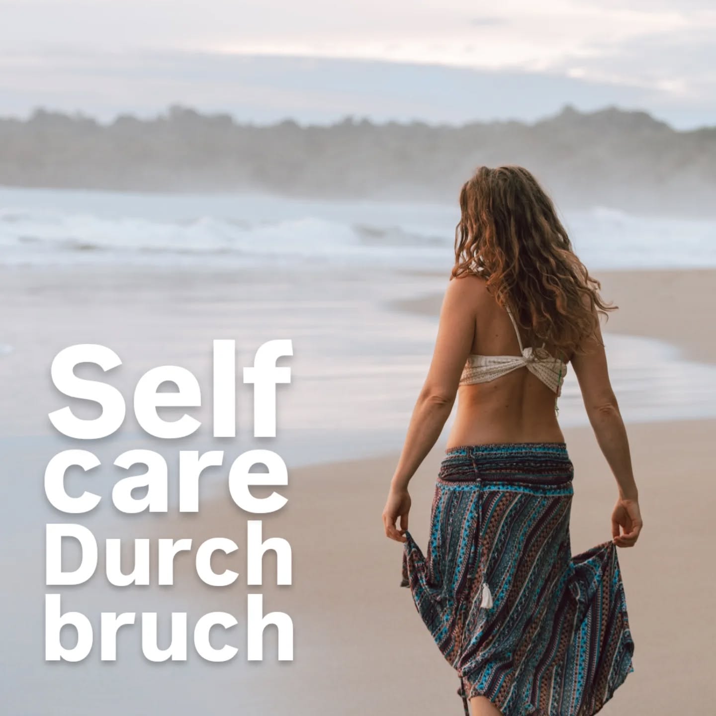 Der "Durchbruch" zu funktionierender Selfcare ist keine heiße Badewanne, kein Kräutertee, kein Thermen- oder Gymbesuch (auch nicht, wenns der Yoga-Gruppenkurs ist) und kein Urlaub auf den Malediven. (1)
Selfcare "bricht durch" und lässt ein langfristiges Ausüben erst zu, wenn du lernst, dich an erste Stelle zu stellen. (2) (3)
Wiederum ein langfristiges Anwenden ermöglicht erst nachhaltige Auswirkungen. (4)
Welche Auswirkungen z.B.?
- Es macht glücklich und zufrieden.
- Du spürst deine eigenen Grenzen und kannst sie dadurch besser schützen.
- Du findest dich öfters in diesem befriedigenden Zustand von "Ich hab mein Bestes gegeben & bin nicht fix und fertig" wieder.
Möchtest du von meinem ersten und intensivsten Selfcare "Durchbruch" erfahren? Den hab ich bis jetzt tatsächlich noch nie öffentlich geteilt 😅 dann trag dich noch schnell zum Newsletter ein, der geht morgen raus.
Link in Bio. Oder deine Mail an mich via DM.
Selfcare Retreat: 13. - 19. Juli im Südtirol, I
Early Bird Rabatt - 200€ bis 11.5.
Link ebenfalls in Bio 😊
(1) Akute Selfcare im Moment mit Badebombe und co hilft zu verändern, wie du gerade bist und wie du sich fühlst (gestresst, genervt, fern von deinem Körper, klein, kontrahiert...).
Im Embodiment spricht man davon, seine aktuelle Verfassung, Befindlichkeit, Zustand zu verändern.
(1) (4) Bei der präventiven Selfcare geht es darum, sich selbst als Mensch zu verändern. Zu diesem Mensch zu werden, der auf sich schaut. Nicht nur auf andere (Menschen oder Projekte).
Das wird im Embodiment Veränderung von Charaktereigenschaften genannt. Dazu zählen Gewohnheiten und Verhaltensmuster, die du dir über Jahre hinweg angeeignet hast.
(2) Für People Pleaser (Ja-Sager) ist es schwieriger für sich selbst zu sorgen, weil sie sich ständig um alle andere zuerst sorgen.
(3) Sich an erste Stelle zu setzen mit der Einstellung "und hinter mir die Sintflut" ist keine Selfcare, sondern Egoismus.