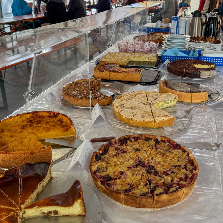 Wir sagen Danke für die vielen Besucher auf dem Frühlingsmarkt die uns trotz kühlen Temperaturen zum Kaffe & Kuchen besucht haben. Unser besonderer Dank gilt den vielen Helferinnen und Helfer welche dazu beigetragen haben. #bürgerstiftung #bürgerstiftunglaichingeralb #laichingen #frühlingsfest #schwäbischealb #albdonaukreis #ehrenamt #meinlaichingen #laichingeralb #kaffeeundkuchen