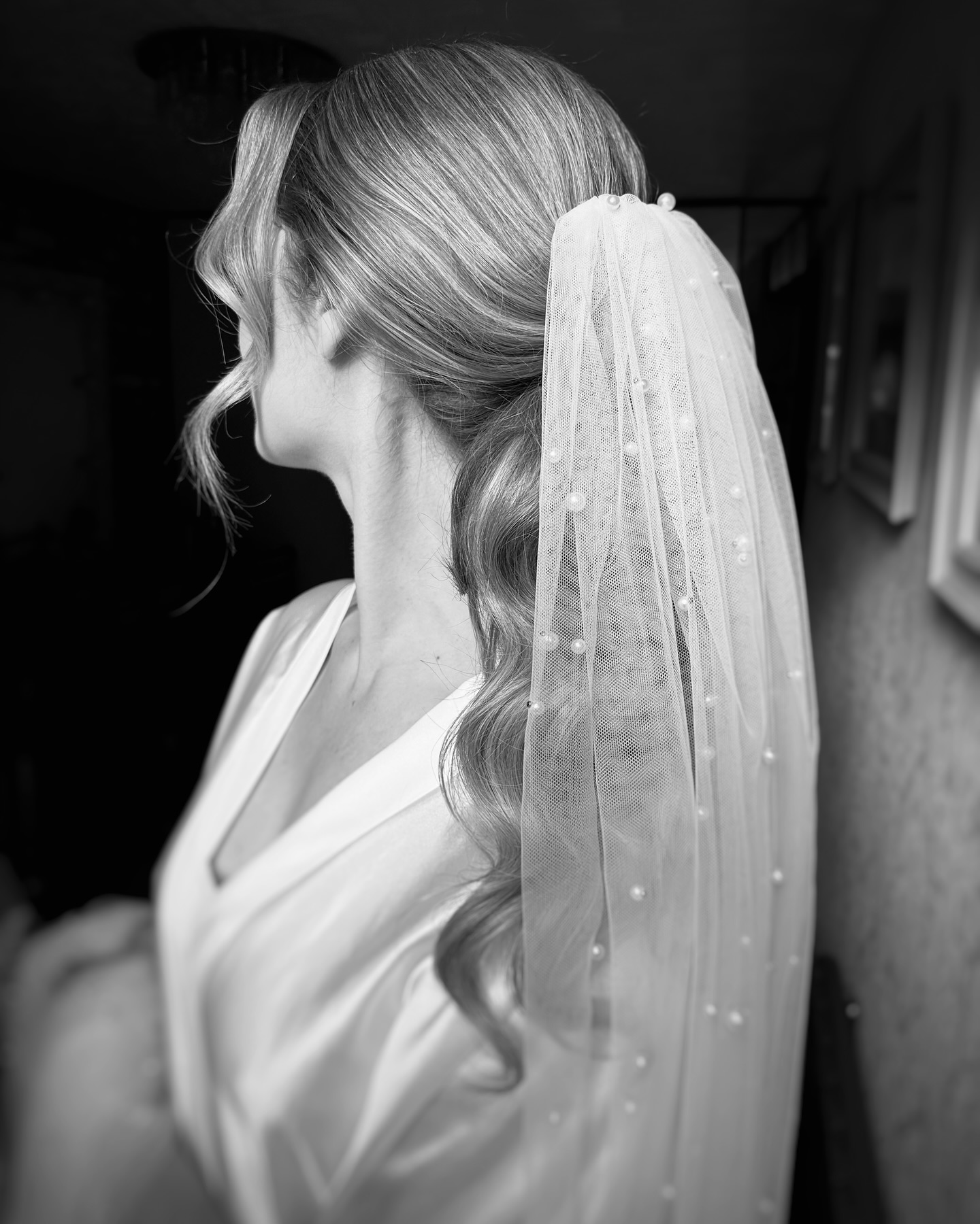 Veil or no veil on your wedding day?
For me ā itās a big YES to the veil! Thereās something so timeless and romantic about it. But before saying āI doā to the veil, here are a few things to consider:
The neckline of your dress
How detailed or busy your dress is
Your chosen hairstyle
Veil positioning
Long or short?
Single or double layer?
Will it cover your face or just flow from the back?
The veil is more than just a beautiful accessory ā traditionally, it symbolizes purity, modesty, and the transition into a new life.
But ultimately ā does it feel right for you? Does it tick your boxes?
Itās your day, your style, your rules.
@swynfordmanor @anishaodedra @georgiaroseleighton
#WeddingStyle #VeilOrNoVeil #BridalLook #WeddingPlanning #VeilGoals #BrideToBe #WeddingInspo #BridalTips #ModernBride #WeddingTraditions #SayYesToTheVeil #BridalStyle #WeddingDayDetails #Cambridgewedding #Cambridgemakeupartist #Cambridgehairstylist