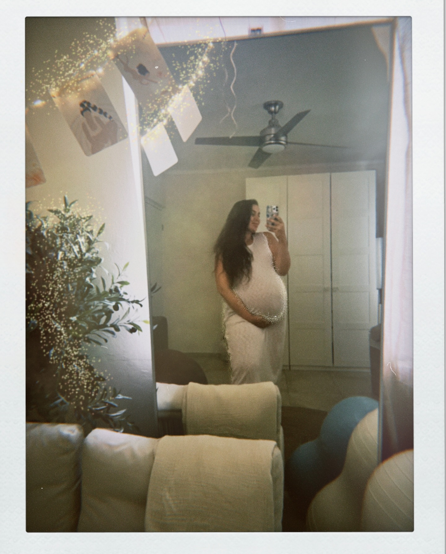 And then the moment arrives…
When weeks turn into “any day now”. When you get more and more messages and “how are you?”’s. You know they feel it too. They sense that you are getting closer, because the girl you carry in your whomb is not just your daughter but their niece, cousin, granddaughter too. You feel their prayers. You feel them so close, even though they have never been physically so far away before. They are with you. Just like your ancestors. Your feel their power and wisdom in your fearless soul and in every inch of your body. The what’s, how’s, where’s don’t matter anymore. The world gets quite and smaller. Your focus shifts and priorities change. Not because you want them to, but it just does. It’s out of your control. It’s almost time, and the whole world slows down.
A letter, from me, to me. 🙏🏼♥️