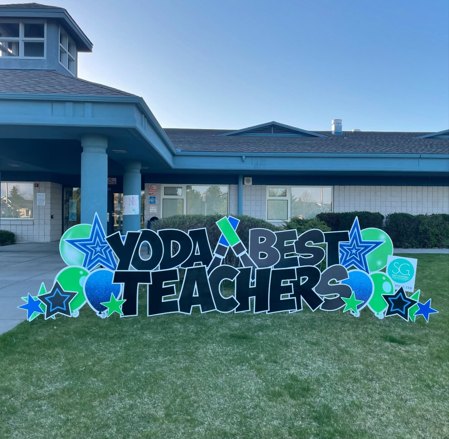 May the 4th be with you! Throw back to one of my favorite Teacher Appreciation Week signs.
Excited to unveil some “rad” themes tomorrow. 😉 Busy week ahead. Installs starting at 3am.
#yardsignrentals #teacherappreciationweek #coeurdalene #hayden #postfalls