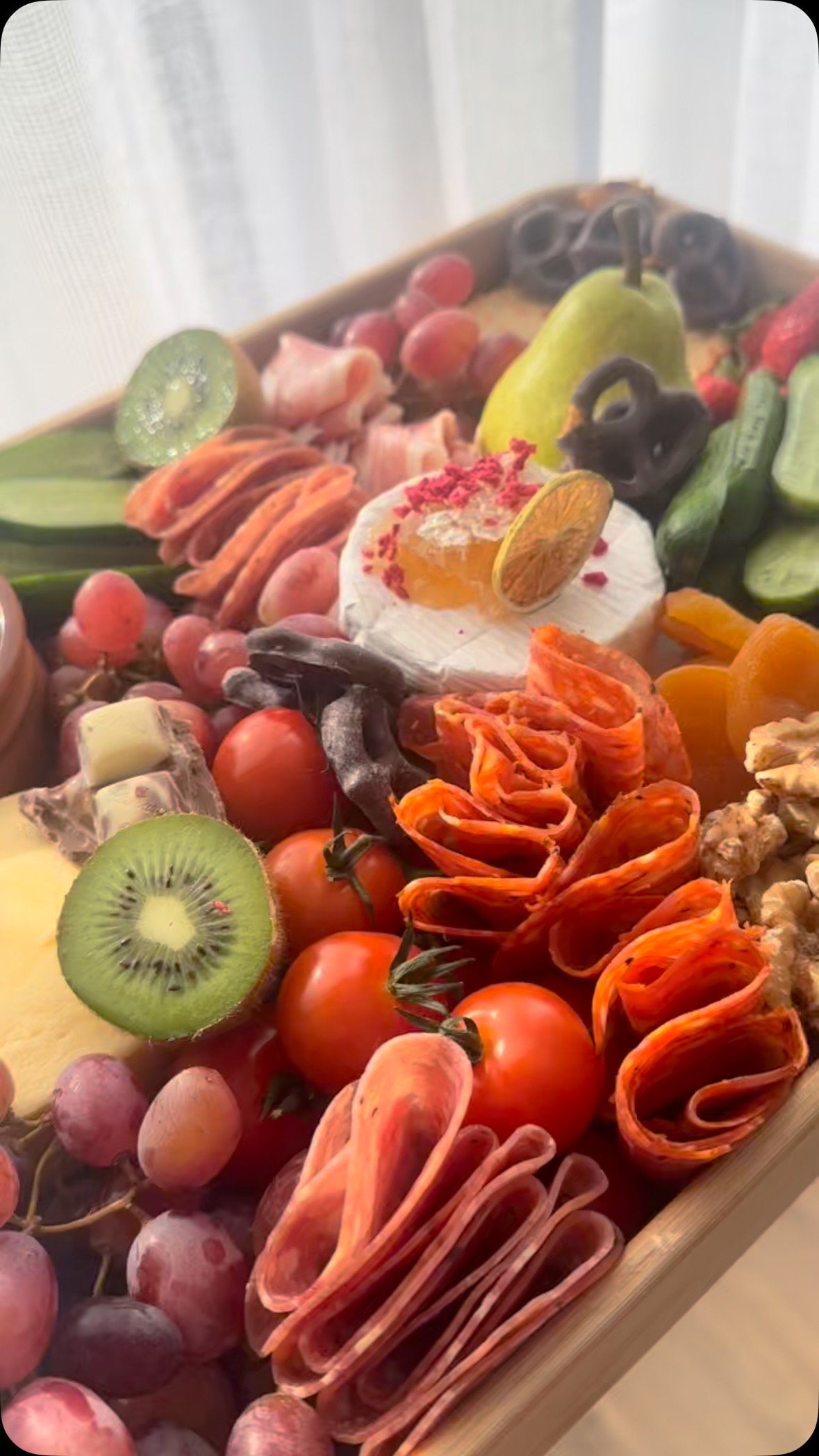 Those details 🫶🏻
.
.
.
.
.
#grazingboard #grazingtables #grazingtable #grazingplatter #grazingtablesandcheeseboards #charcuteriebox #weddinggrazingmelbourne #melbournegrazingtables #morningtonpeninsulabusiness #grazingplatterboards #bridalshower #babyshower #grazingboards #cheeseboards #slowmornings #weddingsofmelbourne