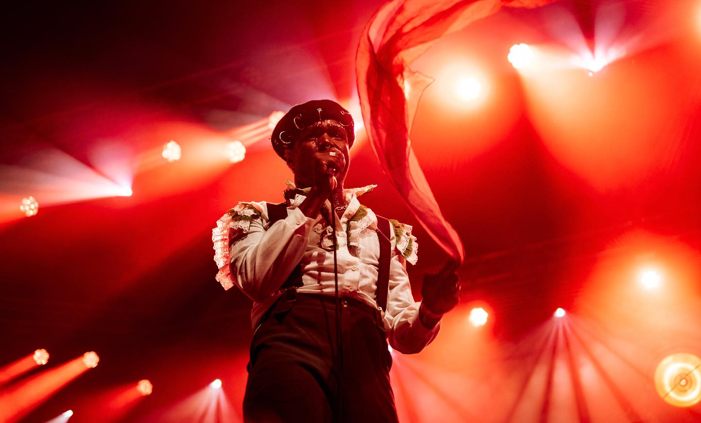 Yeah!
Vanavond ga ik alle foto’s van @moulinbluesospel vrijdag afmaken..
Hoop dat er meer plaatsjes als dit tussen zitten want ik hou enorm van die effectjes van licht en heerlijk theatrale frontmannen 😉
Next stop;
5 mei - @bevrijdingsfestival_limburg
10 mei - @mamaspridefest
Nu eerst nog even de tafel afruimen 😂
Oké… doei ❤️❤️❤️