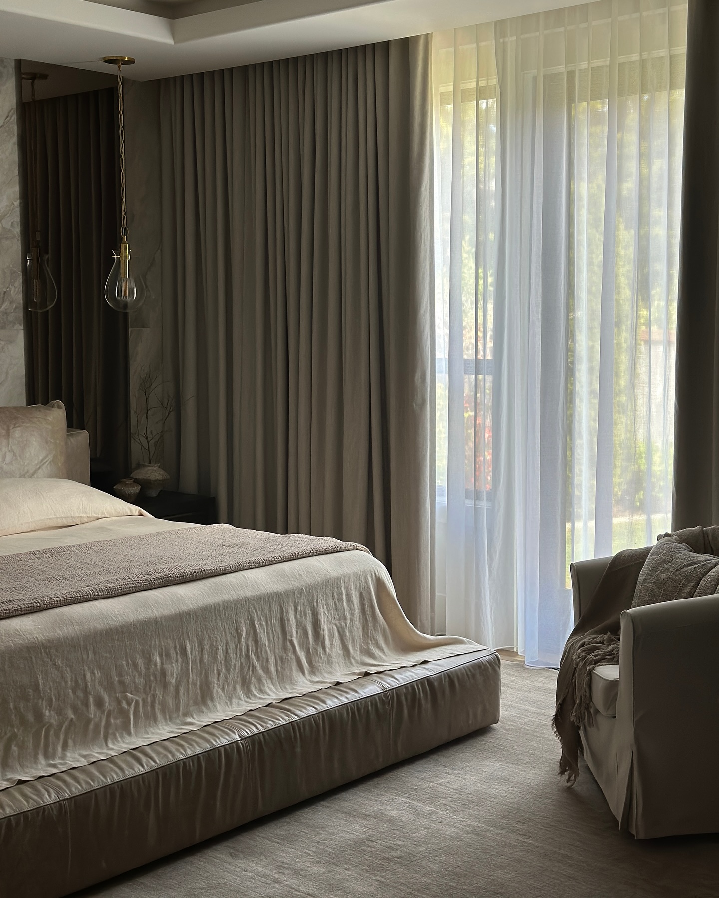 I’m dying to show you the final photos @sumairaamberphoto got from our Puyallup remodel! But until then, enjoy some behind-the-scenes i-phone snaps!
Stay tuned! 🤗