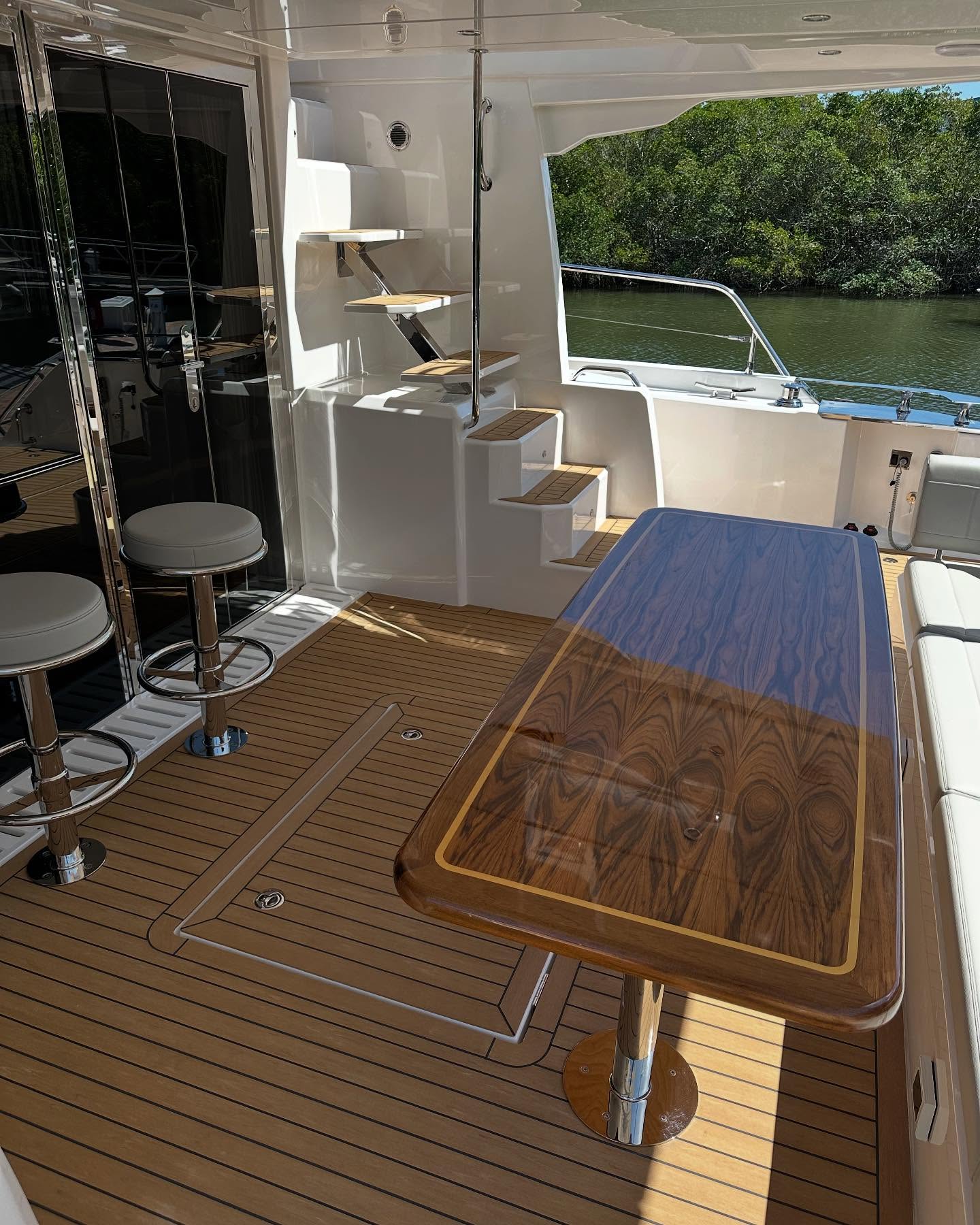 Flexiteek synthetic teak decking for the beautiful Aquila 54.
#aquila54 #aquilayachts #yachtlife⚓️ #teakdecking #ebersoldboatworks #flexiteek #marinemax #marinemaxyachts