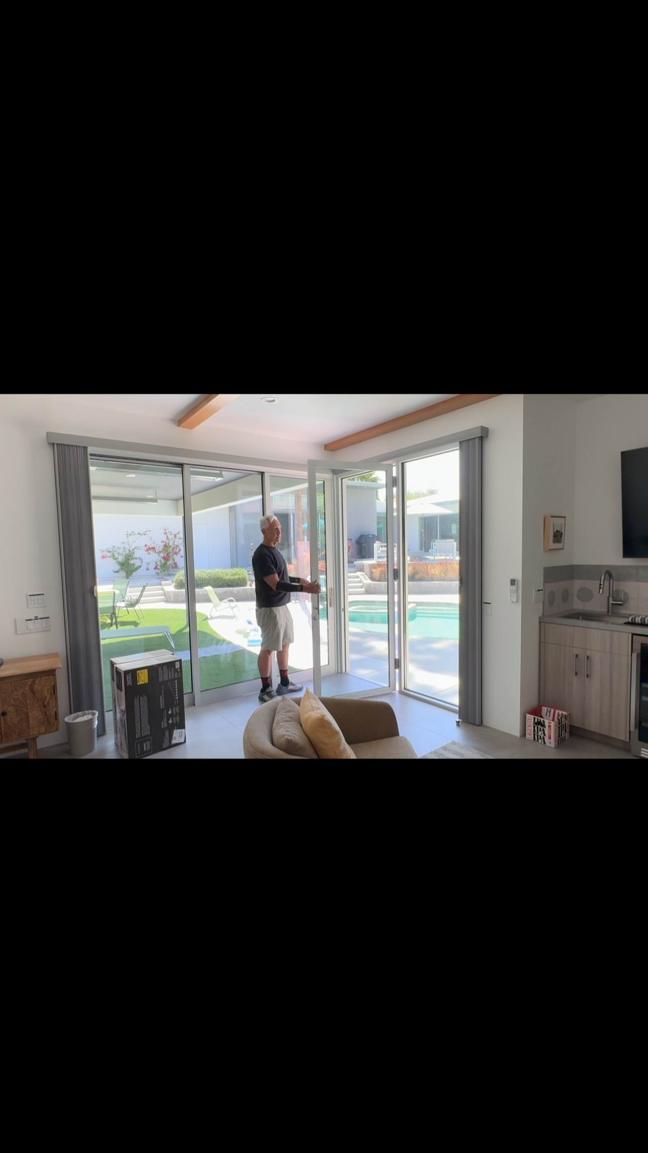 Casita with two door access. Vertiglides allowed access from outside the sliding glass door. @hunterdouglas #roomdarkening Social media
.
.
.
.
.
#rollshades #palmsprigsblinds #hunterdouglas #somfy #blackouts #laquintablinds #ranchomirage #indianwells #palmdesert #cathedralcity
#palmsprings #rollershades #windowtreatmentpalmsprings #shutters #plantationshutters #motorizedrollershades #electricrollershades #automatedrollershades #smarthome