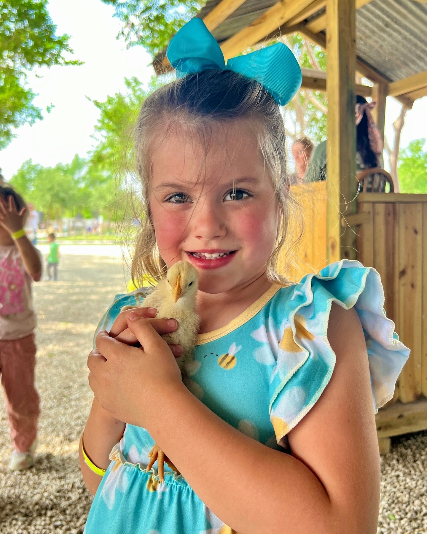 Homeschool groups! Looking for the perfect outing this spring? Come spend the day with us Monday during our Spring Homeschool Day! 🌼🚜
Tickets will be sold at the gate only. Admissions booth opens at 9am! Activities run 10am - 2pm.
-Food & Dessert
-Baby Animals
-Spring Photo Ops & Decor
-Choose & Cut Flowers
-Select Attractions
-Fun Learning Lessons
-Hayrides
.. and more!