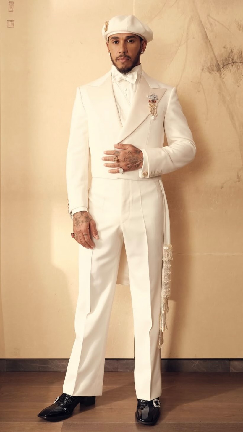 The dandy dream came alive at the 2025 Met Gala—tailored to perfection, dripping in drama, and turning classic menswear into pure art. Velvet, brocade, and razor-sharp silhouettes ruled the night, with today’s icons pushing elegance to bold new heights. From sweeping trains to jeweled lapels, every detail was a masterclass in extravagance. This post features looks from the likes of Lewis Hamilton, Damson Idris, Zendaya, Colman Domingo, Lauryn Hill, and more. Who reigned supreme for you?
•
•
•
#MetGala #MetGala2025 #Dandyism #Fashion #RedCarpet #NY