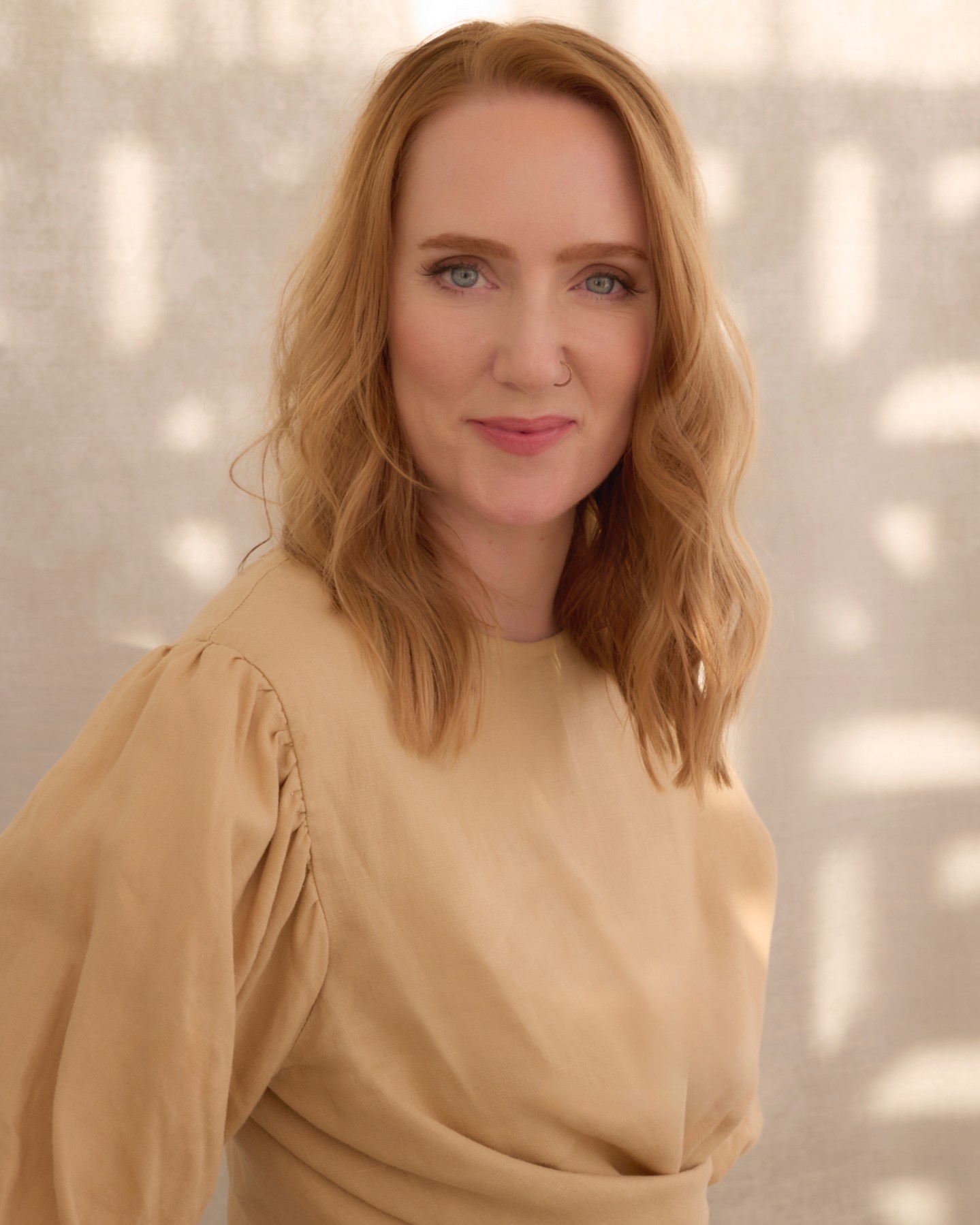 Harnessing the beauty of natural light! ☀️📸
🌼✨ #NaturalLight #GoldenHour #AliseBlackStudios #ProfessionalPhotographer #BrandingPhotography #Brisbane