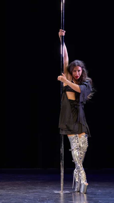 Hi, I’m Anna. I teach pole — from dynamic tricks to fluid dance, and Frame Up, a Russian floorwork style that’s all about embodying the music through accents, detail, and isolations.
I started from zero: no flexibility, no dance background, sweaty palms, bruises everywhere, and stiff moves. But I kept showing up. And everything started to shift.
Now, with 7 years of experience, podiums at PSO Boston and Liberty, and 4 years of teaching, I guide my students with honesty, patience, and care.
Progress looks different for everyone — I won’t promise you a split in 3 weeks. But I will be there for every «I can’t» that turns into «I did it!» lanadancer.com #bogotanj #poledanceparty #poledancestudio #floorworkdance #openpole #poledance