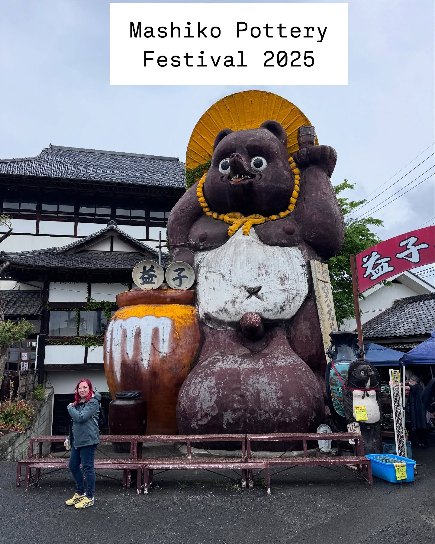 Day one for me at the @mashikopotteryfestival alas the weather was not kind so we’ve done a few hours and now at the Honda collection hall out of the rain. We will return early tomorrow morning for another stint. But oh my life there are so many pots to feast your eyes on and buy. A huge variety of styles, techniques and firings. I will be buying another suitcase to get all the purchases home! And yes that is the town bear mascot with rather large tackle 😆
#potteryheaven #mashikopottery #mashiko