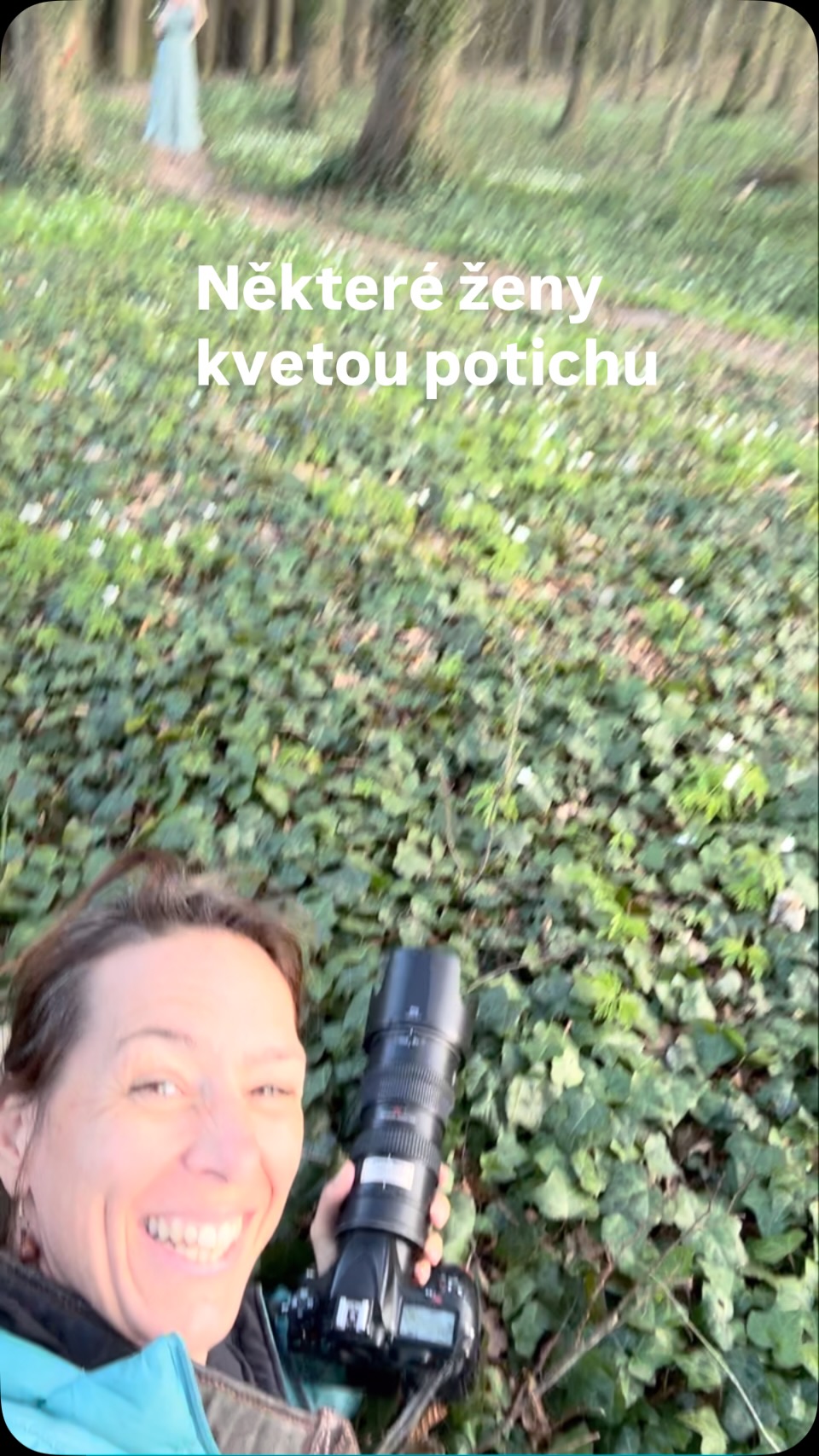 ✨ Lenka & sasanky
Některé ženy kvetou potichu.
V lesním šeru, kde voní ticho a světlo se prodírá mezi stromy.
S jemností, která má sílu přežít zimu.
Sasanky – první lesní víly jara.
Děkuju, že jsi součástí.
📷 Žena v květu | Renticefoto
#zenavkvetu #renticefoto #sasanky #portretzeny #zenskasilavobraze
#jarnifoceni #cyklickezrozeni #fotimezive #lesnivila #kreativnifoceni