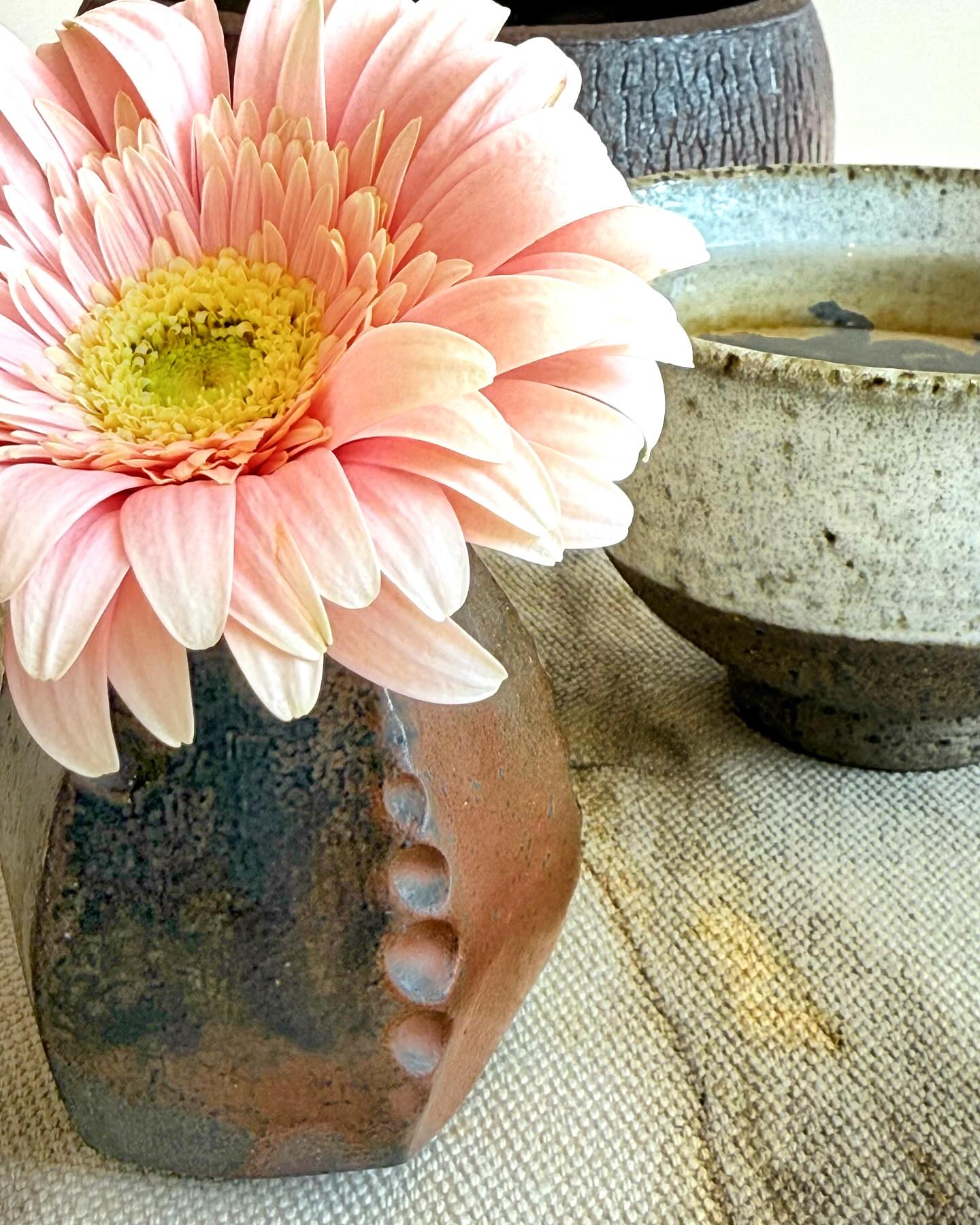 join us for the experience of chadao, the “way of tea” … a silent meditation where we cultivate our connection to nature and to ourselves. Saturday, May 10 at 11am. for details and to reserve a space… leavesinabowl.com #bowltea #teaceremony #silentmeditation #chadao #thewayoftea #takeamoment #trysomethingnew …and with appreciation to @alex.olson.arts for my favorite vase