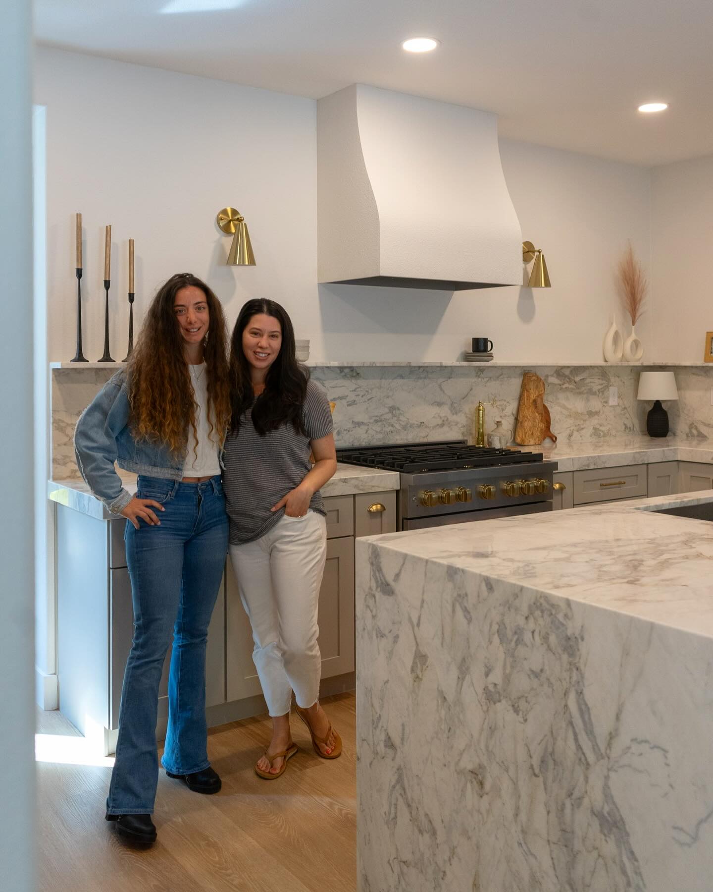 Thank you thank you thank you our beautiful and lovely Jen for trusting us with your kitchen 💙Swipe for some exciting captures and before and afters.