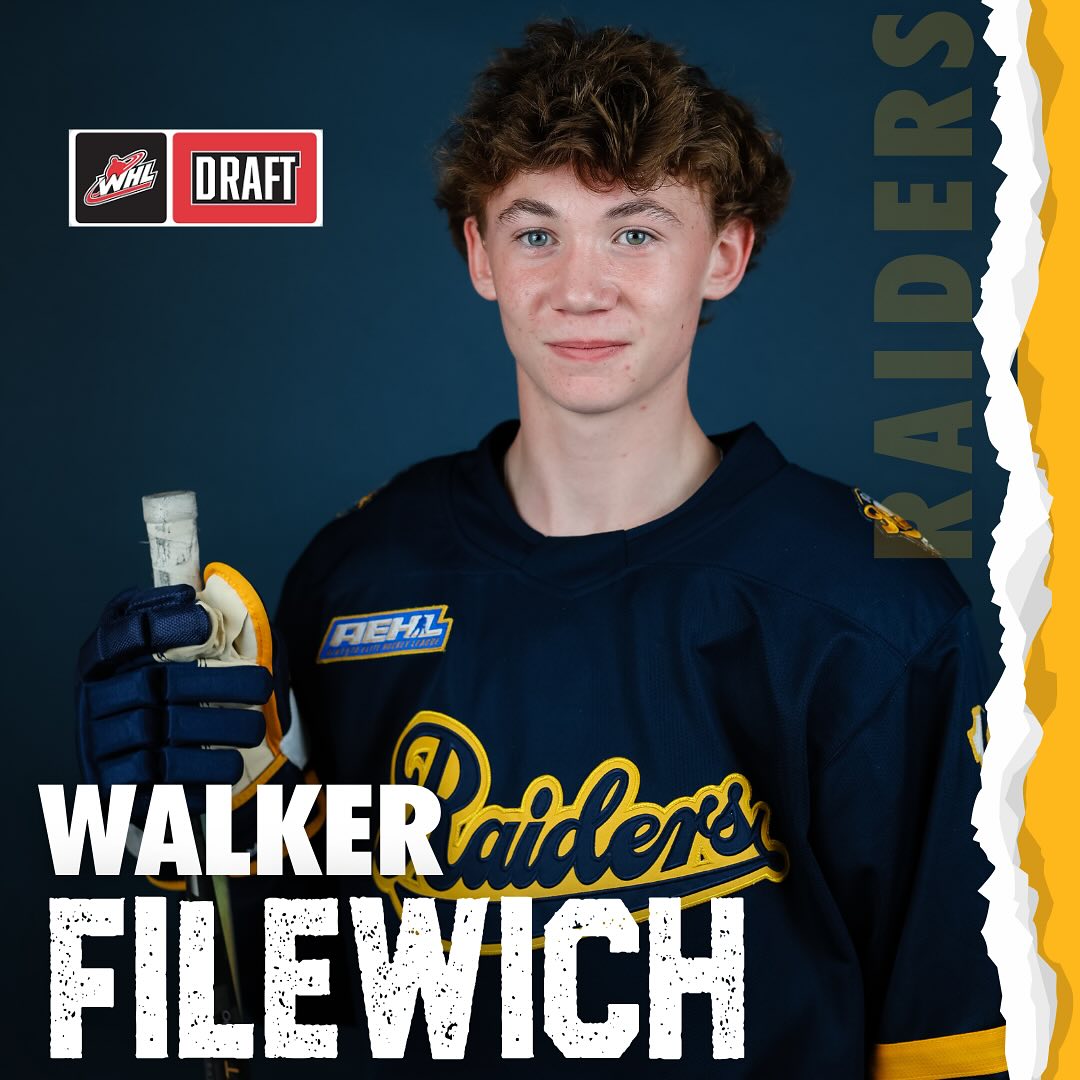 Walker Filewich – Drafted!
Selected 35th overall by the Calgary Hitmen in the WHL Draft!
After an outstanding season with 85 points in 34 games for the St. Albert Sabres, Walker has proven he’s a dynamic offensive force.
Congratulations, Walker!
@raiders.sabres @whlhitmen @aehl_ha