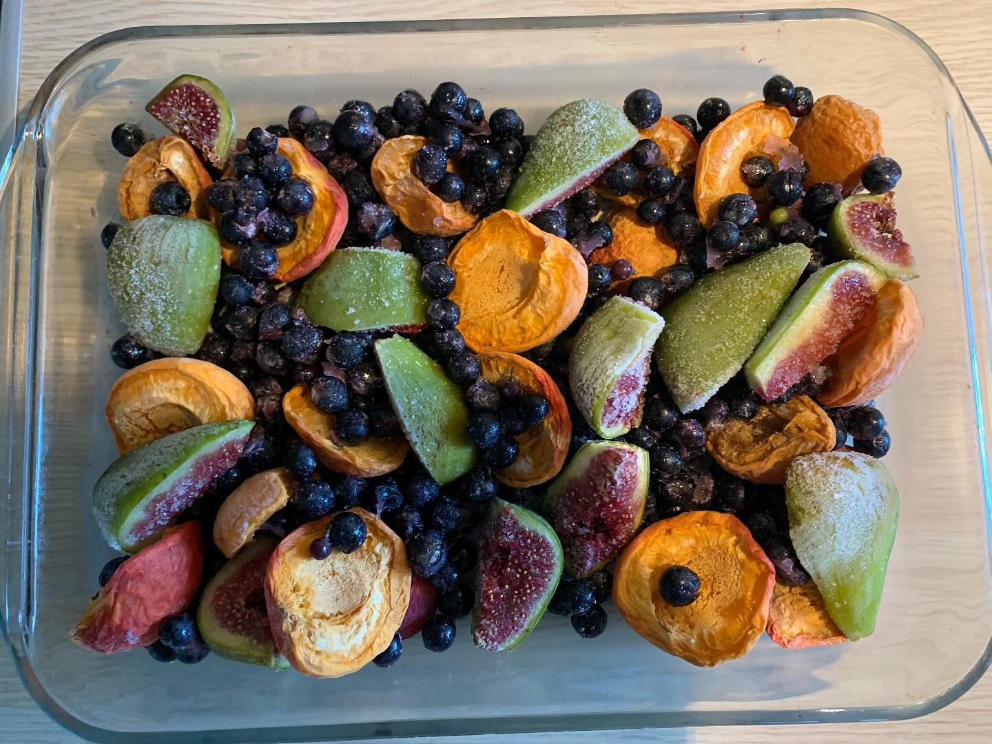 Sans filtre !! Je finis les fruits du congélateur, pour faire de la place pour ceux de cet été, et cela donne des chef-d'oeuvres de crumbles 😍😍 Abricots du Valais, raisins du jardin et figues de chez mon papa 😚 ... MIAM !!
.
.
+ de 170 recettes et astuces sur
www.delicieuxsanssucre.com
Ou lien cliquable dans ma bio @delicieuxsanssucre
.
Créez VOTRE MODE D'ALIMENTATION sur mesure 🎁🎁 avec le programme TAPAS :
Un programme de folaï pour vous guider vers une alimentation saine, gourmande et durable en 8 modules ultra-pratiques !
.
.
#Transformezvotrealimentation #alimentationIntuitive
#MangerMieux #MieuxManger #Alimentation #AlimentationSaine #Flexitarien #FaitMaison #DansMonAssiette #MangerSain #MangerSainement #cestropbon #EquilibreAlimentaire #ReequilibrageAlimentaire #DelicieuxSansSucre #IgBas #IndexGlycemiqueBas #RegimeIgBas #miam #miamMiam #VraimentSain #SansGluten #gourmand #Bio
#LegumesDeSaison
#SansSucre #StopSucre #ArreterSucre #DetoxSucre #SansSucreRaffiné