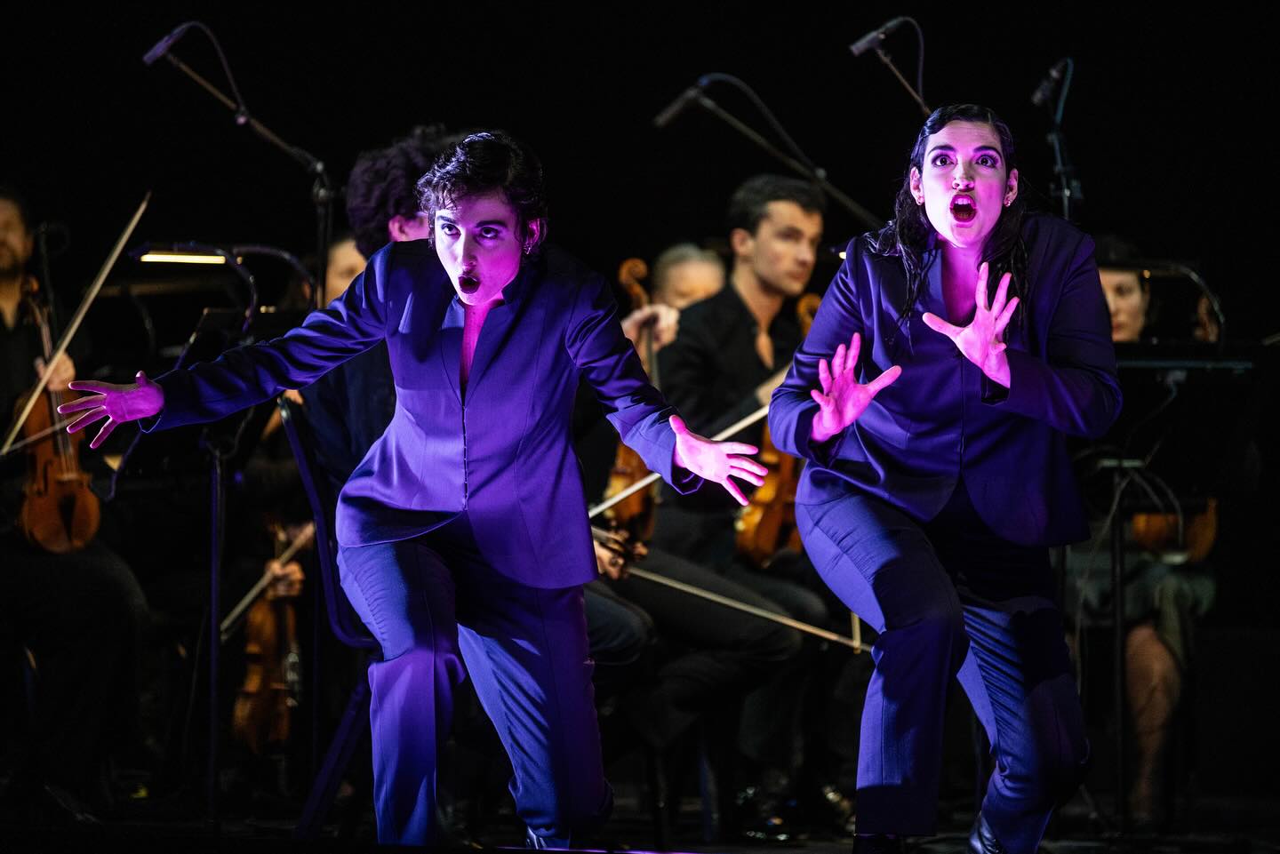 On the road to Heerlen for our final Dido today! Never have I ever…. sung six performances of a show, three of which were on tour, in a week and a half. It’s been hectic and fun and wild and I’m sad to say goodbye to this team! 🪄 🔮🩸🦹🏻
📸 @bart_grietens_photography