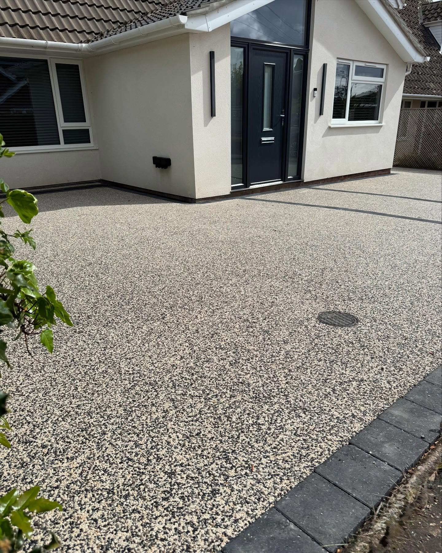 🏡This recent resin bound installation using @vubaresinproducts premium system has transformed the entrance into a durable, low-maintenance, and visually striking space. The seamless surface is not only SUDS compliant and slip-resistant, but also built to stand the test of time.
If your driveway is due for an upgrade, our team is here to deliver a professional finish with lasting results.
Contact us today for a free quote
#VubaResin #DrivewayTransformation #ProfessionalInstall #ExteriorExcellence #ResinBoundSpecialists #DeebaDriveways #TarmacDriveways #TarmacNorwich #BlockPaving #NorfolkDriveways #DrivewaysNorwich #Landscaper #NorwichLandscaper #ResinBoundNorwich #TarmacNorwich #NorwichDriveways #Asphalt