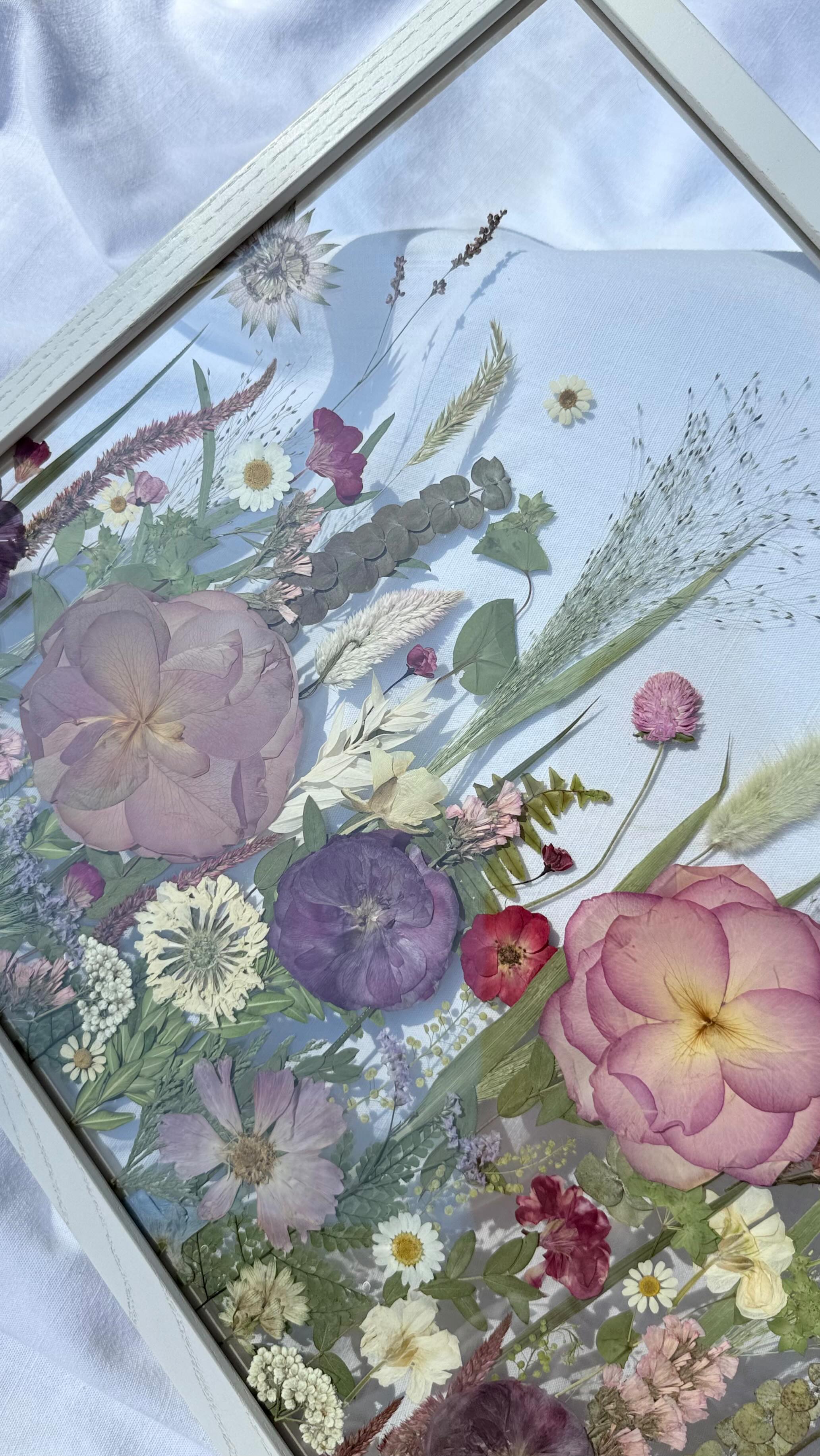 RUN to @thistleandmoonnc @thistleandmoonnc and get Mom the handmade pressed floral art that she deserves! 🌷🌼🌿🪻🌸 #mothersday
(Local pick up only - shipping unavailable)