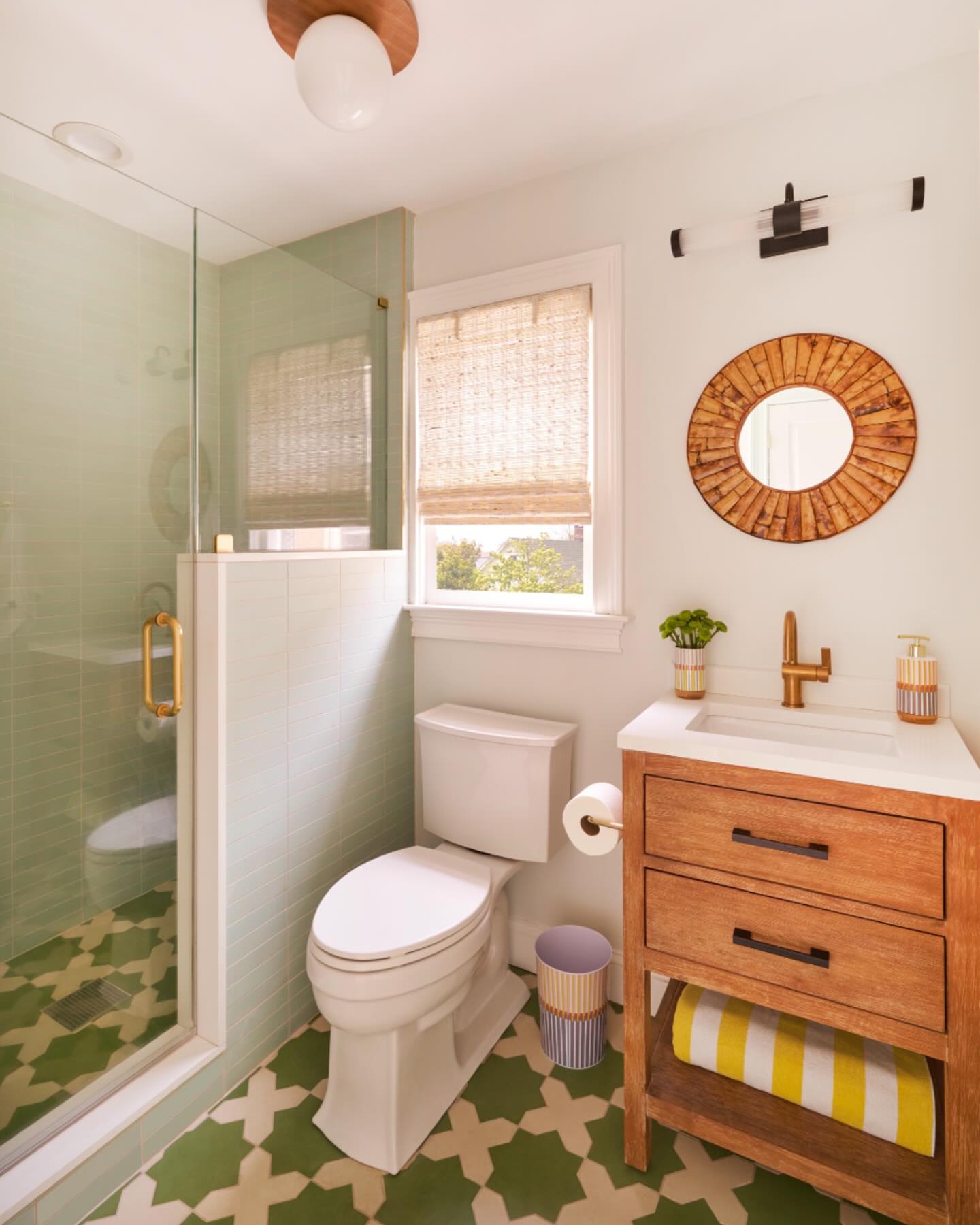 This bathroom is off the client’s mudroom and was made for washing off after the beach. Happy colors and tough materials at the Jersey Shore!
📸 @studio.thanasis
.
.
.
.
.
#jerseyshore #shorehouse #bathroomdesign #color #greentile #