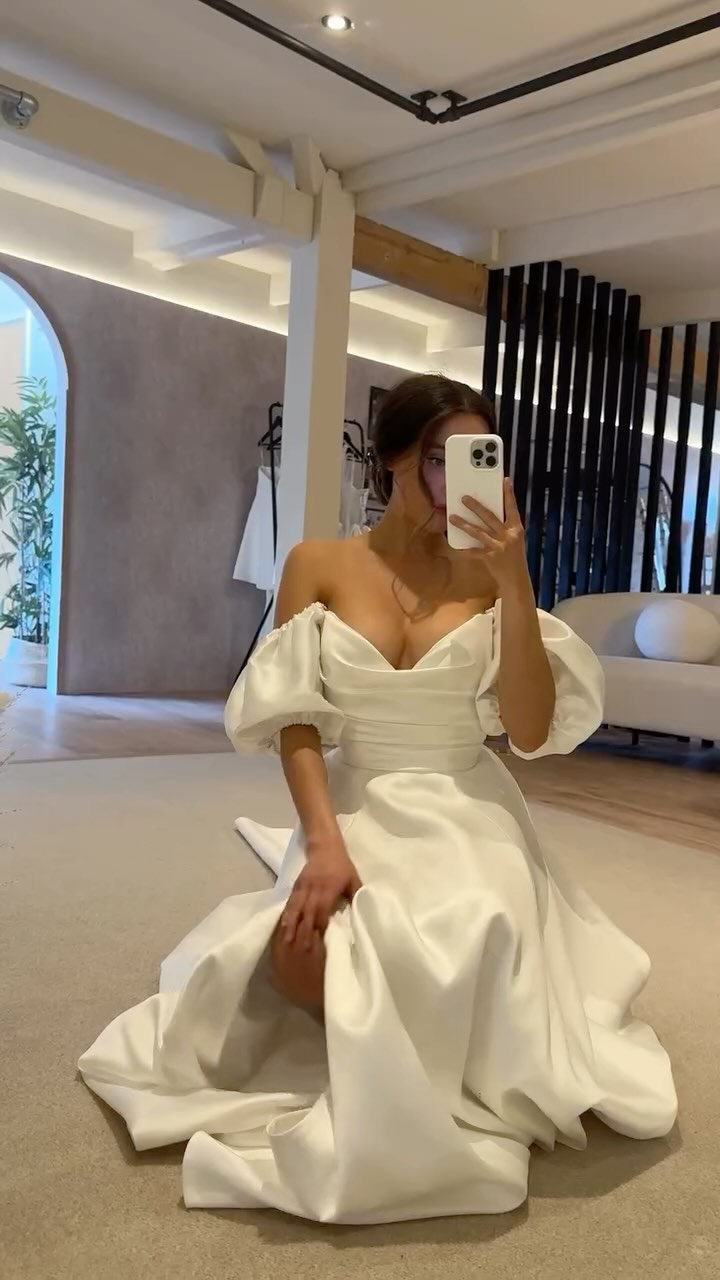 Have you fallen in love with Marisol yet? @jennyyoonyc 🤍
#jennyyoo #jennyyoobridal #modernbride