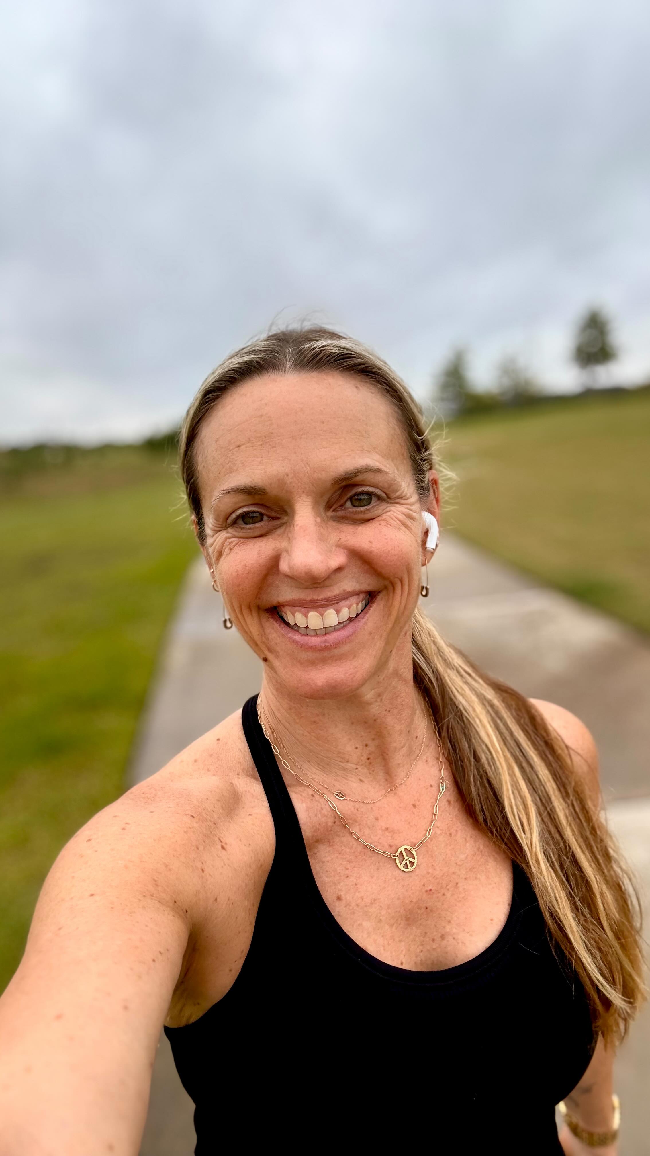 Have you ever caught the giggles? Or the blues?
Energy is contagious. And each day that we choose to live a life of fulfillment, joy, or happiness, we are choosing to spread positivity and optimism, joy and happiness. We have an opportunity to find the good and spread the good. If we are not doing that, we are spreading negativity. Every day we have a choice in what we want to carry with us and put out into the world. And what a difference that can make!
#findthepositiveeveryday #optimism #choosejoy