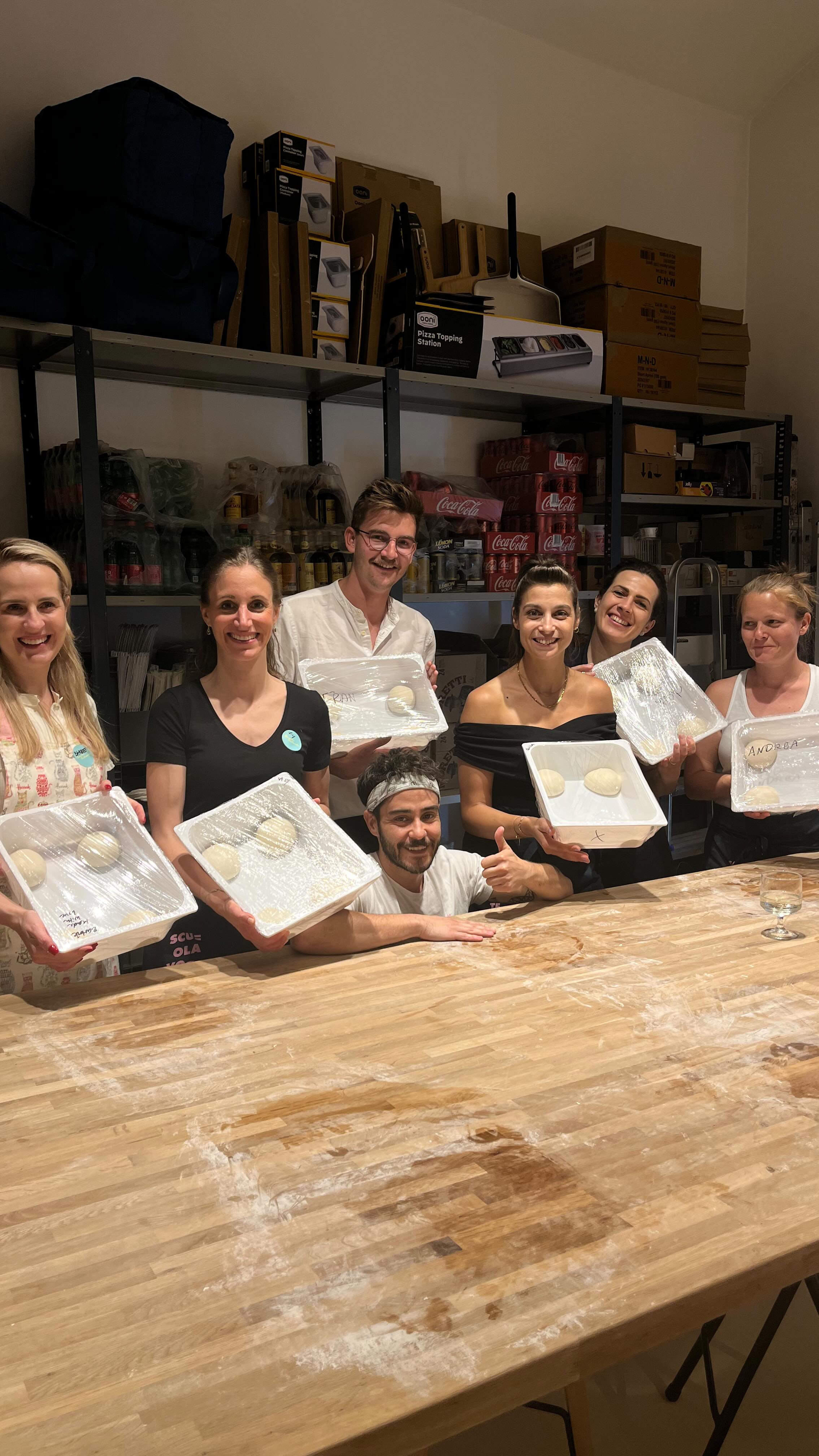 And yet another wonderful workshop at Scuola Volante 🍕✨ If you haven’t been here –Che aspetti?– it‘s about time to learn how to make the perfect Neapolitan Pizzza! 🧑🍳 Book your workshop now: www.scuola-volante.at
#scuolavolante #pizzaschool #pizza #thepizzaguy #discovolante #prontovolante #wien #pizzaworkshop #viennaactivities #pizzaworkshops #foodie #pizzalovers #cookingschool #pizzatime #pizzaexperience #neapolitanpizza #viennafoodie #amore