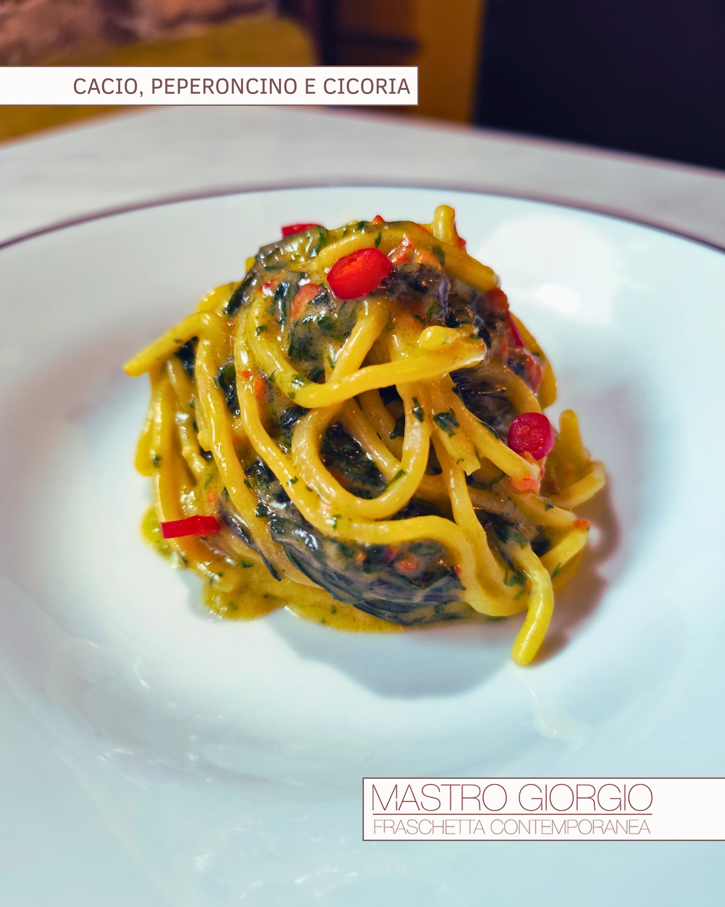 𝑼𝒏 𝒕𝒓𝒊𝒑𝒖𝒅𝒊𝒐 𝒅𝒊 𝒔𝒂𝒑𝒐𝒓𝒊 𝒓𝒐𝒎𝒂𝒏𝒊: 𝑪𝒂𝒄𝒊𝒐, 𝑷𝒆𝒑𝒆𝒓𝒐𝒏𝒄𝒊𝒏𝒐 𝒆 𝑪𝒊𝒄𝒐𝒓𝒊𝒂! 🌶️🧀🌿
𝐿𝑎 𝑠𝑒𝑚𝑝𝑙𝑖𝑐𝑖𝑡𝑎̀ 𝑐ℎ𝑒 𝑐𝑜𝑛𝑞𝑢𝑖𝑠𝑡𝑎. 𝑇𝑜𝑛𝑛𝑎𝑟𝑒𝑙𝑙𝑖 𝑚𝑎𝑛𝑡𝑒𝑐𝑎𝑡𝑖 𝑐𝑜𝑛 𝑝𝑒𝑐𝑜𝑟𝑖𝑛𝑜 𝑟𝑜𝑚𝑎𝑛𝑜 𝐼𝐺𝑃, 𝑐𝑖𝑐𝑜𝑟𝑖𝑒𝑡𝑡𝑎 𝑑𝑖 𝑐𝑎𝑚𝑝𝑜 𝑒 𝑝𝑒𝑝𝑒𝑟𝑜𝑛𝑐𝑖𝑛𝑜 𝑓𝑟𝑒𝑠𝑐𝑜: 𝑢𝑛 𝑝𝑖𝑎𝑡𝑡𝑜 𝑖𝑐𝑜𝑛𝑖𝑐𝑜 𝑑𝑒𝑙𝑙𝑎 𝑛𝑜𝑠𝑡𝑟𝑎 𝑡𝑟𝑎𝑑𝑖𝑧𝑖𝑜𝑛𝑒, 𝑟𝑒𝑖𝑛𝑡𝑒𝑟𝑝𝑟𝑒𝑡𝑎𝑡𝑜 𝑐𝑜𝑛 𝑙𝑎 𝑝𝑎𝑠𝑠𝑖𝑜𝑛𝑒 𝑑𝑖 𝑀𝑎𝑠𝑡𝑟𝑜 𝐺𝑖𝑜𝑟𝑔𝑖𝑜. 𝐿𝑎𝑠𝑐𝑖𝑎𝑡𝑖 𝑎𝑣𝑣𝑜𝑙𝑔𝑒𝑟𝑒 𝑑𝑎𝑙 𝑔𝑢𝑠𝑡𝑜 𝑎𝑢𝑡𝑒𝑛𝑡𝑖𝑐𝑜!
📍 Via Alessandro Volta, 36, 00153 Roma RM, Italia
𝐏𝐞𝐫 𝐢𝐧𝐟𝐨𝐫𝐦𝐚𝐳𝐢𝐨𝐧𝐢 𝐞 𝐩𝐫𝐞𝐧𝐨𝐭𝐚𝐳𝐢𝐨𝐧𝐢:
🔗 Link in Bio!
☎️ +39 06 574 1369
🌐 www.mastrogiorgio.eu
#tonnarelli #cacioepepe #cicoria #pecorinoromano #cucinaromana #tradizioneromana #pastafresca #mastrogiorgioroma #fraschettacontemporanea #roma #foodroma #italianfood #foodlover