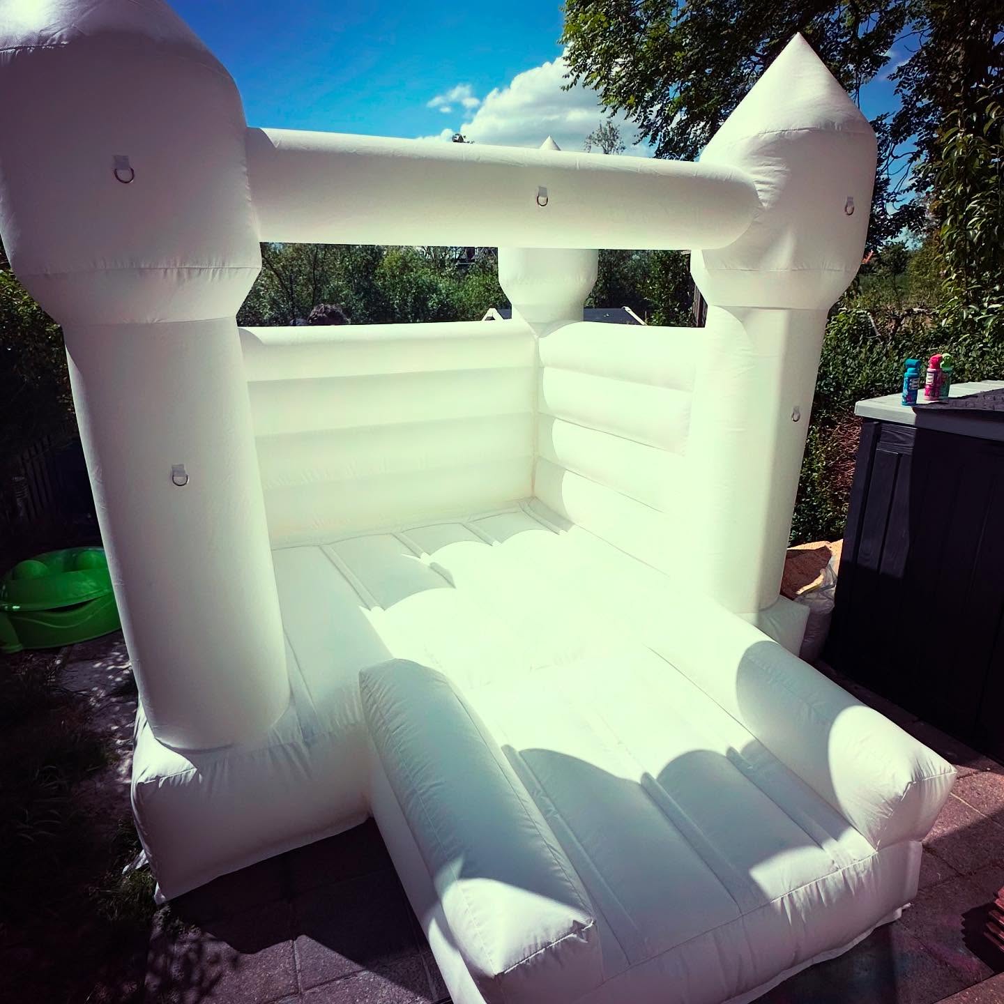 The Little Bouncy – Just Right for Dutch Gardens
Looking for a bouncy castle that fits your garden and your style?
The Little Bouncy is compact, calm in color, and perfect for play without taking over your whole backyard.
It’s ideal for smaller Amsterdam gardens, easy to set up, and still loads of fun for the kids.
No loud prints, no chaos – just a simple, clean bouncer that fits right in.
#TheLittleBouncy
#AmsterdamKids
#DutchMoms
#GardenPartyFun
#BouncyCastleRental
#SmallGardenBigFun
#KidsInAmsterdam
#MinimalistParty
#NeutralPartyDecor
#BackyardFun