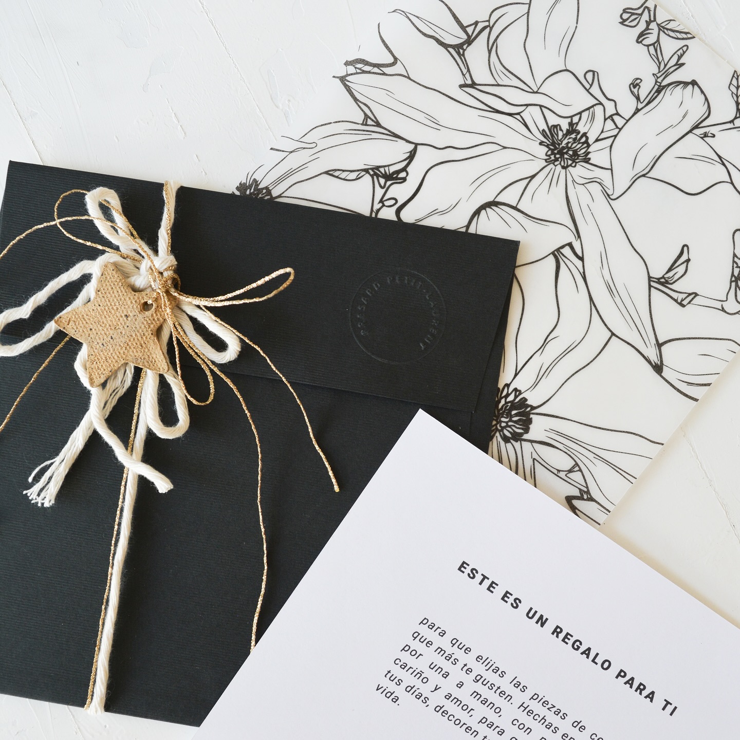 Celebra el #diadelamadre con un regalo único y especial: una hermosa GiftCard para una experiencia en nuestro workshop de marmoleado y vaciado en moldes de yeso. 🎁
Esta experiencia creará recuerdos inolvidables en tu mamá o en ti (siempre es válido un #autoregalo) mientras aprendemos una nueva habilidad creativa.
🙌🏼
No te puedes perder este workshop donde expresaremos amor, dedicación y creatividad a través de la creación de un set de siete vasitos únicos con diferentes técnicas de marmoleado. 🌈
El Workshop se realizará el día Viernes 06 de Junio a las 18:00hrs por lo que tienes tiempo para organizar(te). 💥
¡Son pocos cupos, no te quedes fuera!
Y siiiii… 😎 puedes personalizar el mensaje de la Giftcard para entregársela este domingo y ver su cara de emoción al abrirla 😲
Revisa todos los detalles en nuestra web ✨