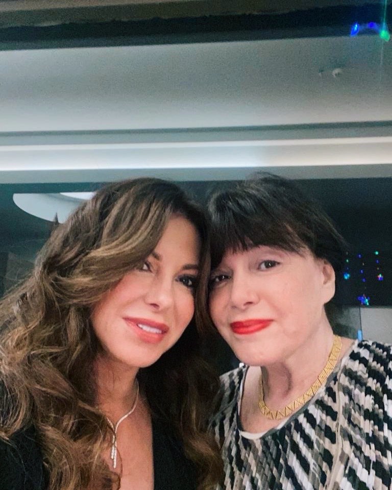 Canim anneemmm, hayatimin en buyuk sansi, iyi ki dogdun ve iyi ki benim annem oldun ♥️🥂🥳♥️
#ulkerlivaneli #aylinlivaneli