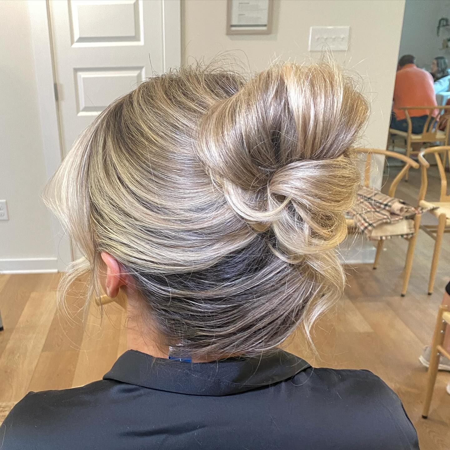 High buns are definitely the look of the season✨
#weddinghairstylist #bridalinspiration #updoartist