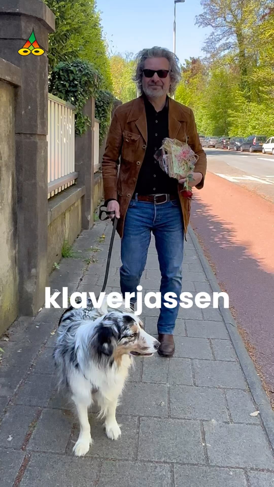 – Klaverjassen
Vandaag een ingelijst gedicht voor mijn tante Nel, 91 jaar, scherp van geest, hert van goud.
Volg het @poeziejournaal - dichterlijke reportages met rechte rug en open hart.
✍️ Maurice Jonkers & 🎥 Hilma ten Boske
Wil jij ook een gedicht of optreden?
Stuur een DM of kijk via de link in bio.
#poëziejournaal #klaverjassen #spokenword #arnhem #brasseriezypendaal
#familie #levenskunst #91jaar #tao #poëzie #bundelopkomst