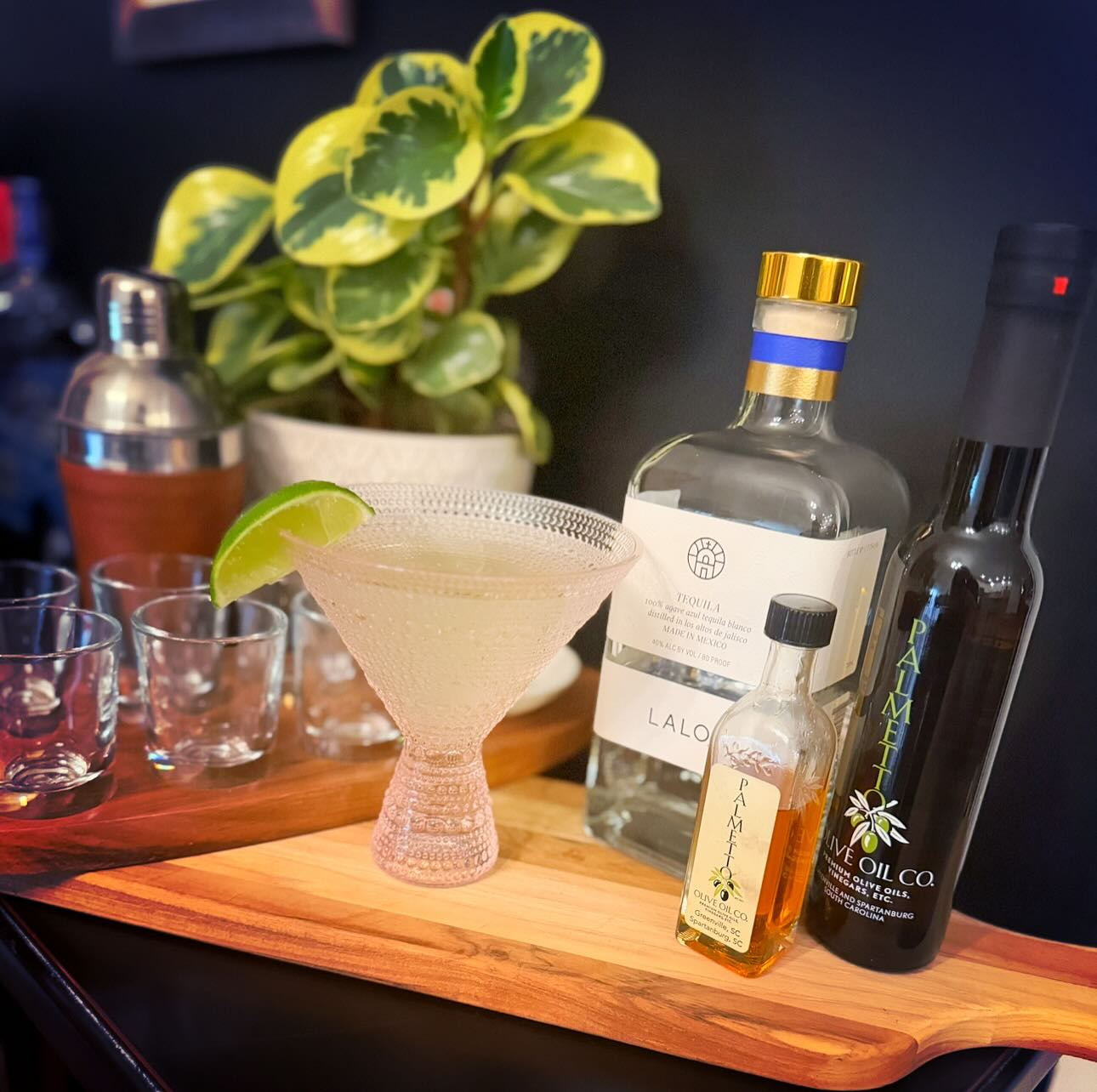 Cinco de Mayo is better when you keep it local!
We’ve teamed up with our Augusta Rd neighbors at @PalmettoOliveOil to craft the ultimate Skinny Margarita—light, refreshing, and perfect for patio season!
Here’s what you need:
1.5 oz LALO Tequila
.25 oz flavored vinegar of your choice from #PalmettoOliveOil (we’re obsessed with the grapefruit!)
2 oz sparkling water
Fresh lime to taste
#OnlyOnAugusta can you find everything you need to Support, sip, and celebrate - local!
@OnlyOnAugusta
#OnlyOnAugusta
#CincoDeMayo
#EmpireSpiritsGVL
#PalmettoOliveOil
#CincoOnAugusta
#yeahthatgreenvillesc
