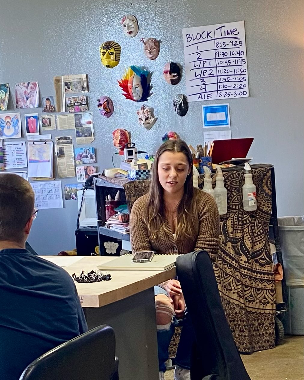 May is Mental Health Awareness Month and I was so blessed to have Elizabeth Booth join me for NorahBeads at NCUHS. Liz shared her heart with us as well as a song she wrote. Music and creating are such a beautiful way to express yourself and to heal. Thank you Liz, for sharing. ❤️ @fernnnbooth @ncuhs_visual_arts #mentalhealthmatters #youarenotalone #youareloved #988 #norahbeads