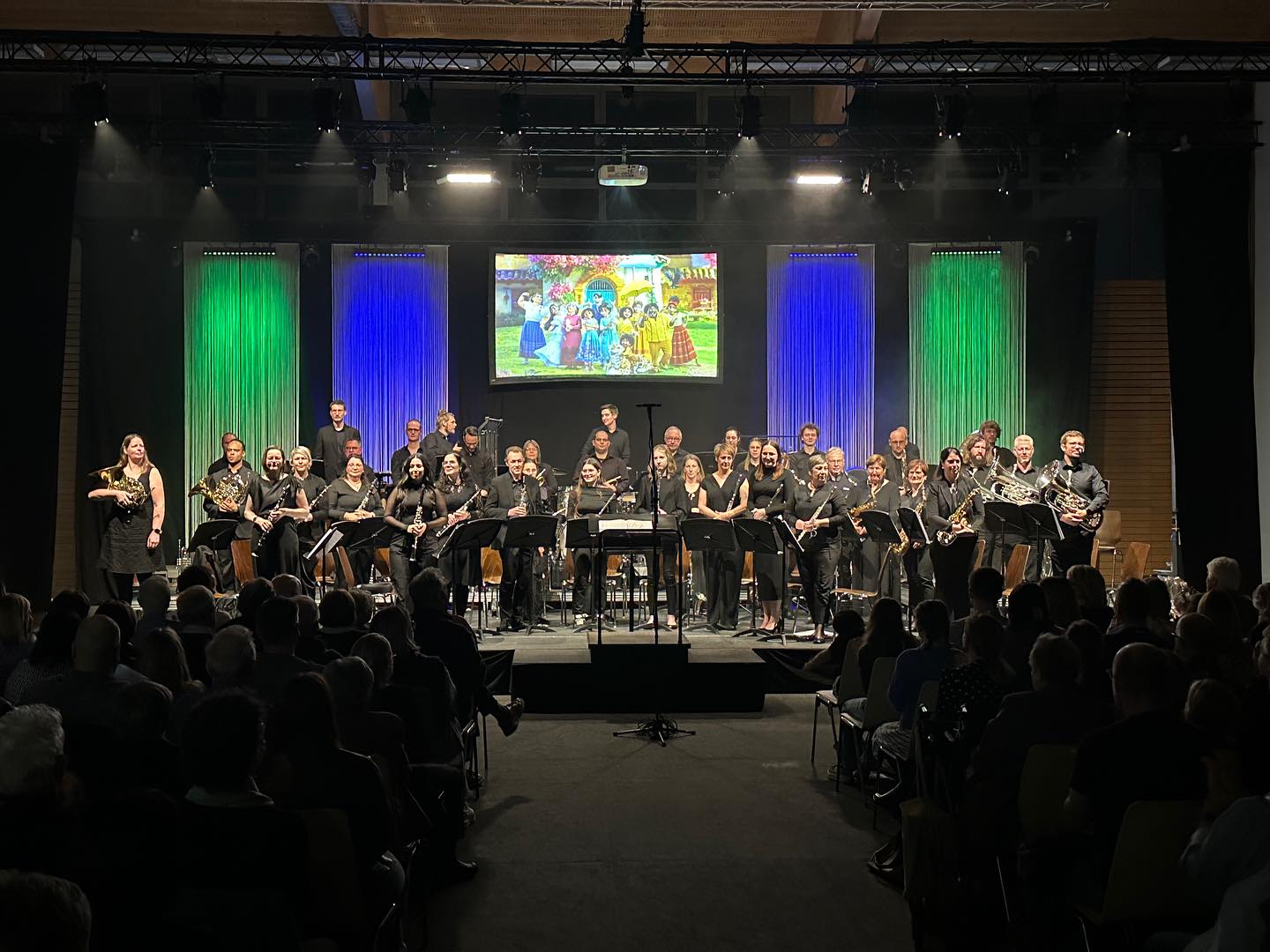 Gala Concert 25
De Samsden hate mer d‘Chance matt iech ee besonnesch mageschen Owend ze verbréngen.
Mier bedanken eis bei iech, bei eise Sponsoren a jidderengem deen dësen Owend méiglech gemaach huet
Hei nach e puer Impressioune vum @bee_bee_1978 vun eisem Gala Concert de latze Weekend!