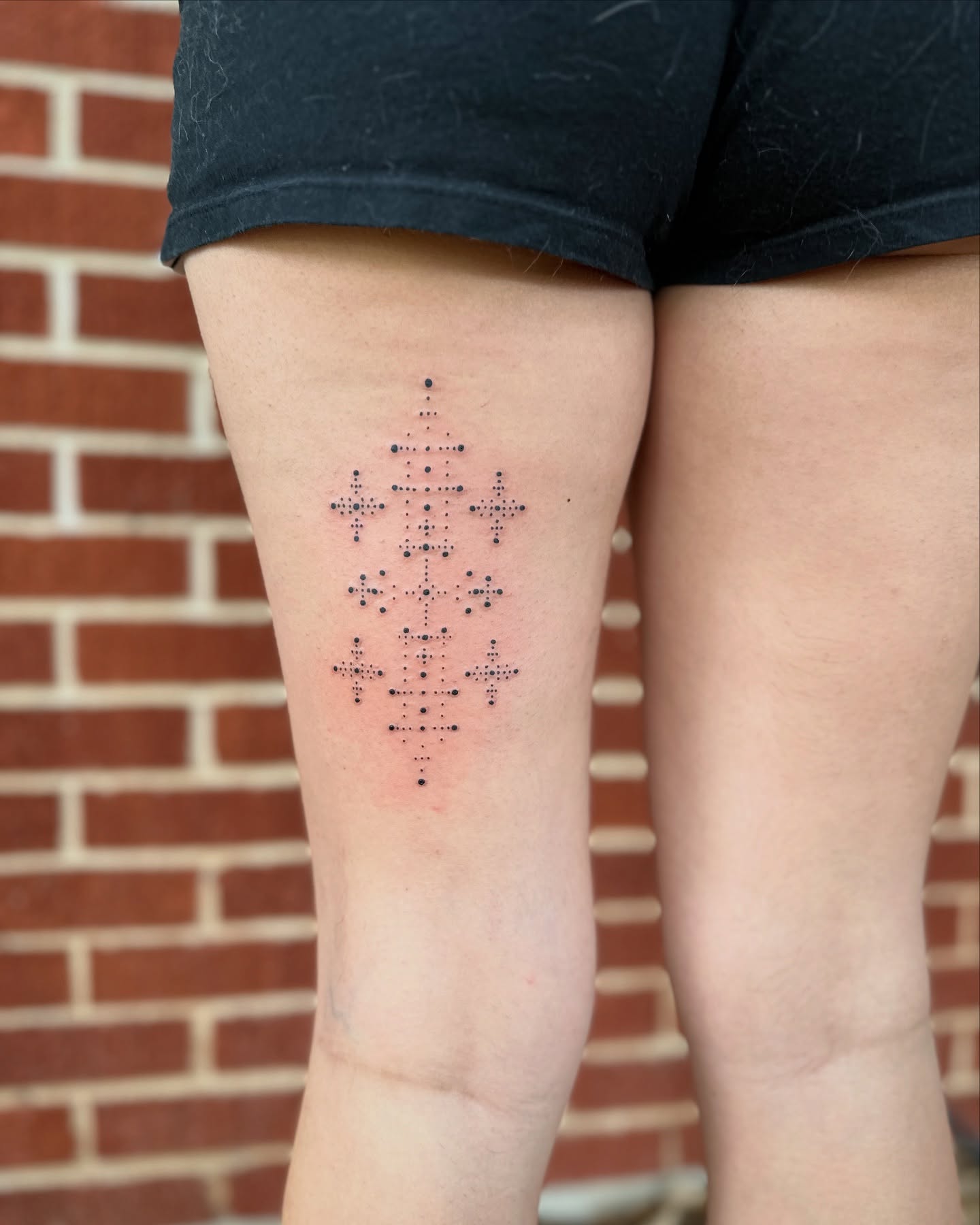 Booking May and June ~ Budget friendly ♥️ This is a sweet little back of thigh ornamental tattoo from my flash, part 2 coming soon!
.
.
.
#ornamentaltattoo #austintattoo #austintattooartist