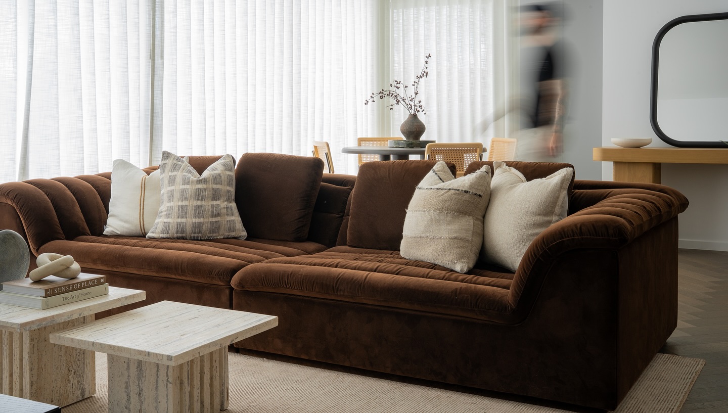 MOCHA IS LIVE! 🙌
Head to our site (link in bio) to view this amazing project!
“The Mocha Penthouse is a thoughtfully designed space tailored for dual functionality—serving as a personal retreat for the owner 30% of the time and as a high-end Airbnb rental for the remaining 70%.”
📸 @joeweaven
#hausofgray
#penthouse #interiordesign #interiorstyling #homedecor #brisbaneinteriors #brisbaneinteriordesigner