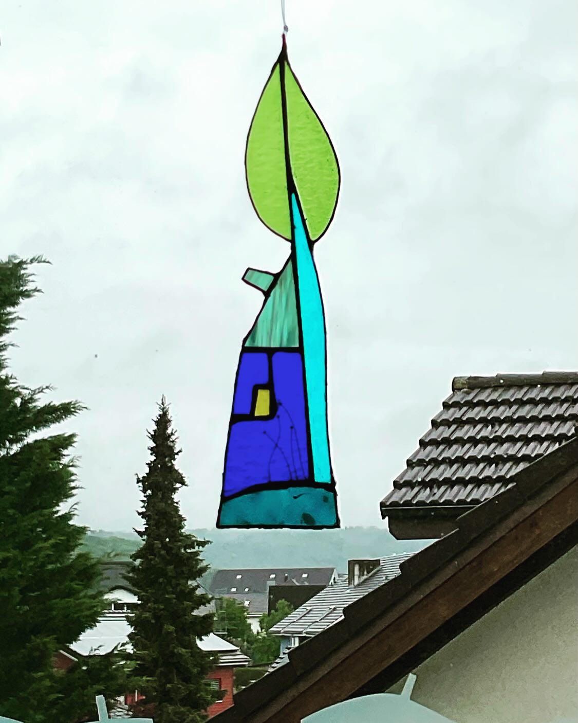 This was my next step before jumping in a bigger stained glass project.
This is a whole new world for me. I feel like a child who got their first color pencil kit… want to try everything! Experimenting! That’s my life 😁