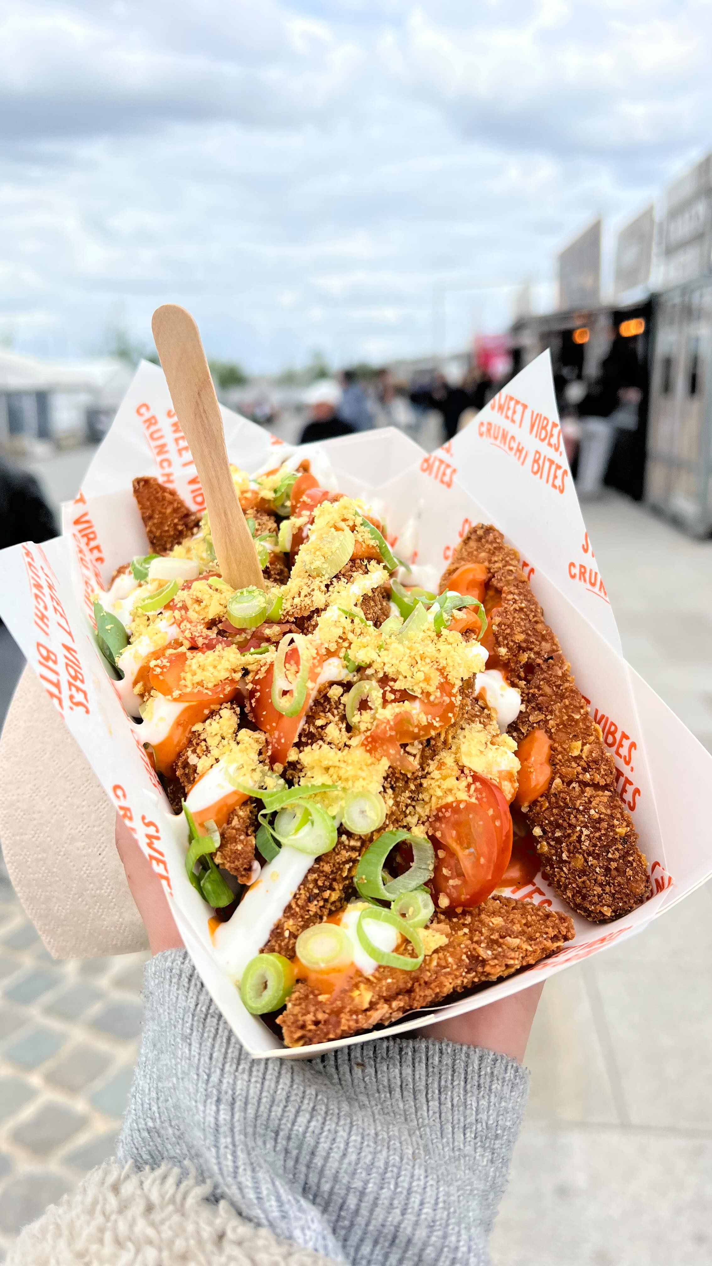 LOADED Crunchi Sweet Potato Wedges 🔥
• Crunchi sweet potato wedges
• Sriracha @mayoneur
• Garlic Mayoneur
• Fresh diced tomatoes
• Chopped chives
• Crushed plain chips for that extra crunch
Crispy, creamy, a little spicy and super easy to make.
#FoodTok #SweetPotatoWedges #EasyRecipe #SnackTime #HomemadeGoodness