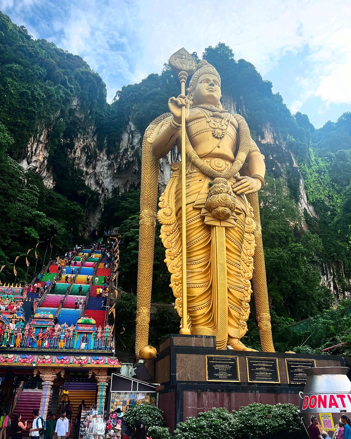 Exploring the vibrant wonder of Batu Caves, Malaysia – where towering golden statues, rainbow-colored steps, and intricate Hindu temples come together in one unforgettable experience. A must-visit cultural gem just outside of Kuala Lumpur! ☀️🌺
#BatuCaves #MalaysiaTravel #ColorfulDestinations #TravelMalaysia #CulturalHeritage #SoutheastAsiaTravel #TempleAdventure #TravelPhotography #BucketListPlaces #KualaLumpur #WanderlustMalaysia #TravelBlog #VibrantPlaces