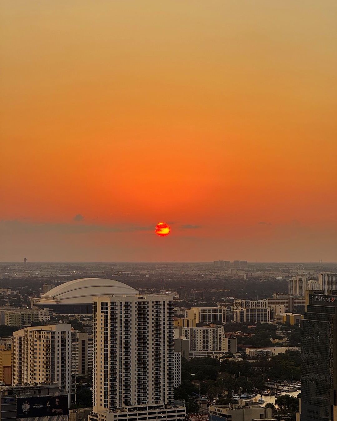 #miami after the rain 🌆 #nofilter
✨
#miamiskies #miamiskyline #lovemiami #aylinlivaneli #sunsets_captures #sunsetsofinstagram #sunsetsoftheworld #sunsetmiami