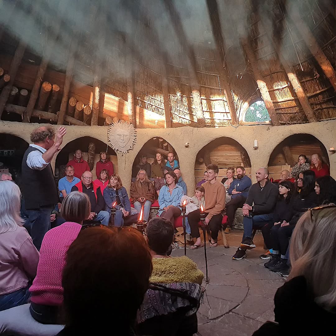 Thank you all for coming to share such a wonderful evening of stories in the roundhouse ~ it was lovely to be back!
Keep up to date with upcoming events & regular updates on our website🌻
...
Diolch i bawb am ddwad i rannu noson cynta 'nol o chwedleua yn y Ty Crwn Mawr!
Cadwch lygaid allan ar ein gwefan am y diweddaraf/ manylion gwahanol digwyddiadau!