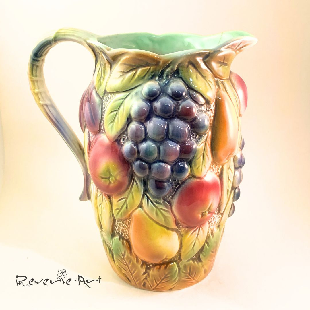 Make a statement at your garden party with the stunning Large Embossed Porcelain SilvaC 465 jug! Perfect for serving drinks and adding charm to your table. Link in Bio #HomeDecor #GardenParty #VintageStyle