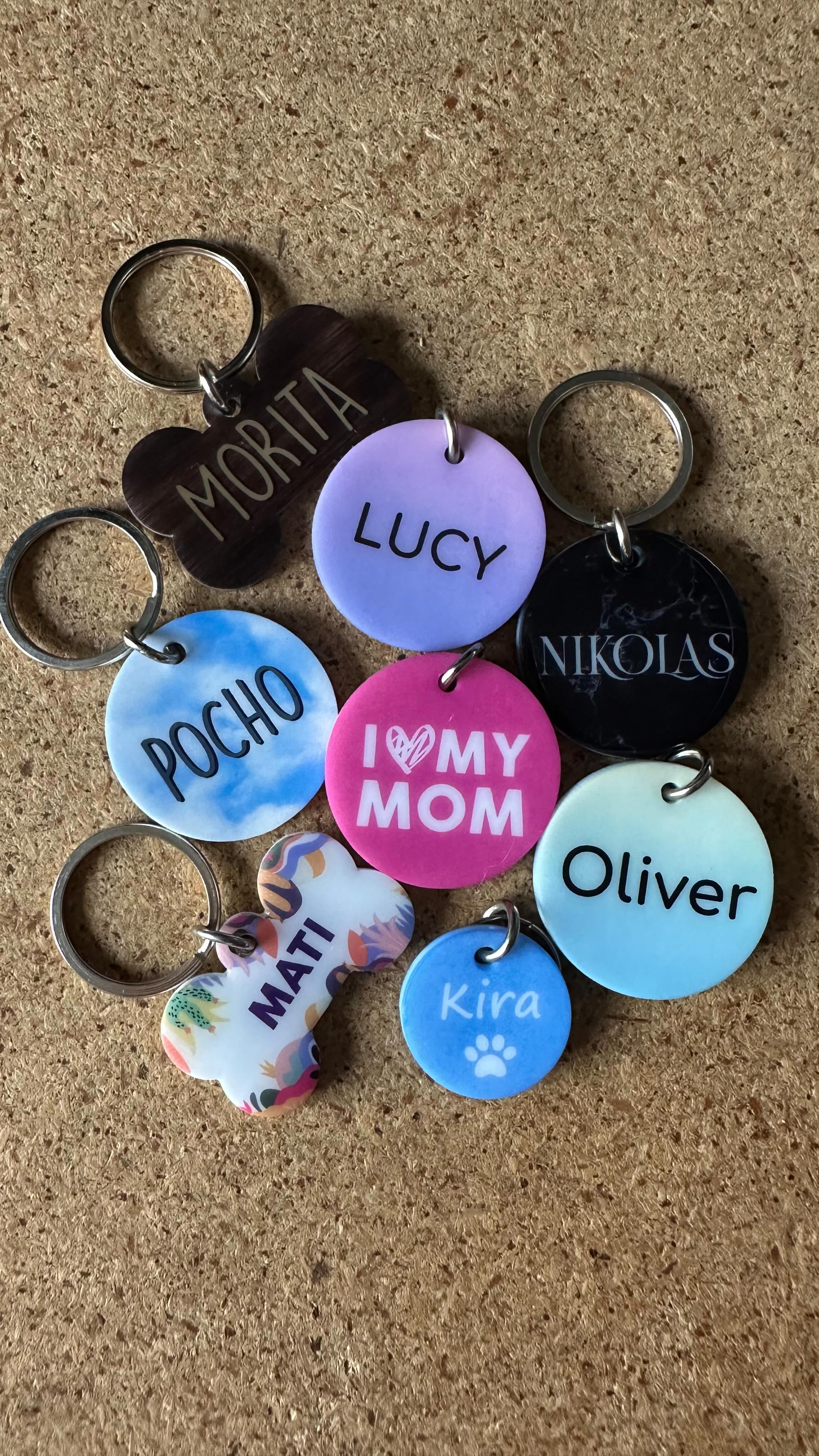 Hay mamás que se pasan 😂 Todo vale con tal de tener a tu peludito identificado 🫶🏻 Cuéntanos cual fue tu favorita en los comentarios, la mia es la última 😅
#Petmom #mamaperruna #dogmom #catmom #plaquitasdivertidas #placasdeidentificacion #placasparamascotas #placasparaperros