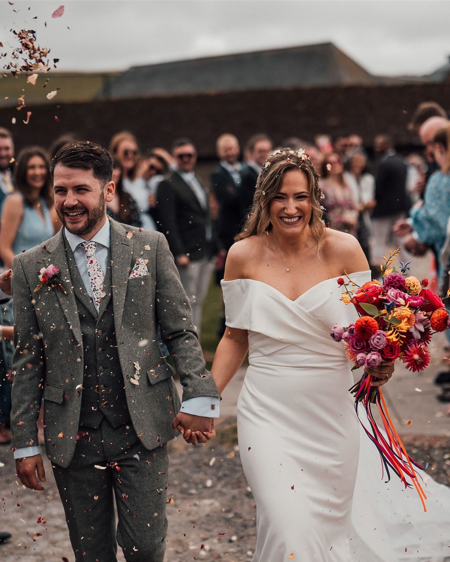 Throwback to Catherine and Mike’s special day last summer @gote.barn. How stunning are these photos by @wfullerphotography of Catherine and her maids 🥰 So in love with the whole vibe of the wedding and the colour palate is just delicious!
Dream team
Venue @gote.barn
Photographer @wfullerphotography
Dress @wildflorabridal
Alterations @storyofmydressbridal
Florals @jackiebrooksflorist
Hair @samanthajonesbridalhair
Makeup @elliemcgowanmakeup
Cake @cuxtonbakehouse
#bridalmakeupinspo #bridalmakeupartist #sussexwedding #sussexweddingvenue #surreyweddings #surreyweddingvenue #hampshireweddings #hampshireweddingvenue #sussexmakeupartist #surreymakeupartist #hampshiremakeupartist #bridalmakeup #sussexweddings #surreyweddingvendors #sussexweddingsuppliers #surreyweddingvendors #naturalbride #naturalbridalmakeup #classicbride #bridesmaidmakeup #luxurybride #2025bride #2026bride #engagedandplanning