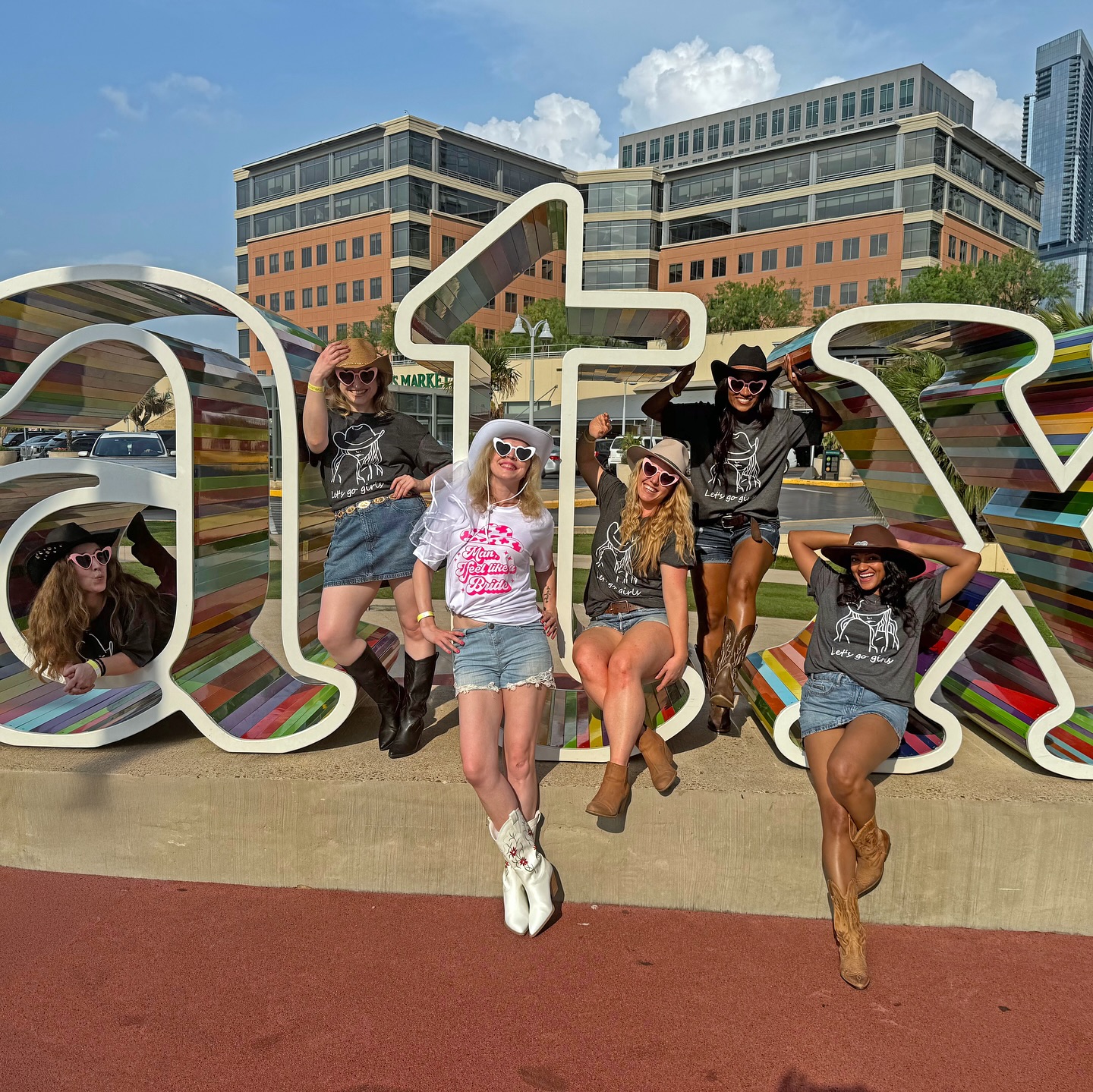 I’d travel to Austin and back for this girl any day 🤍
I am so honoured I got to celebrate the beautiful @carlinglite on her final ride before the “same cowboy forever” 💍😂 It was a whirlwind trip with some wonderful ladies, and even though I tried really hard not to like Austin, it stole a little piece of my country girl heart 🖤
#bachloretteweekend #austin #besties #cowgirls