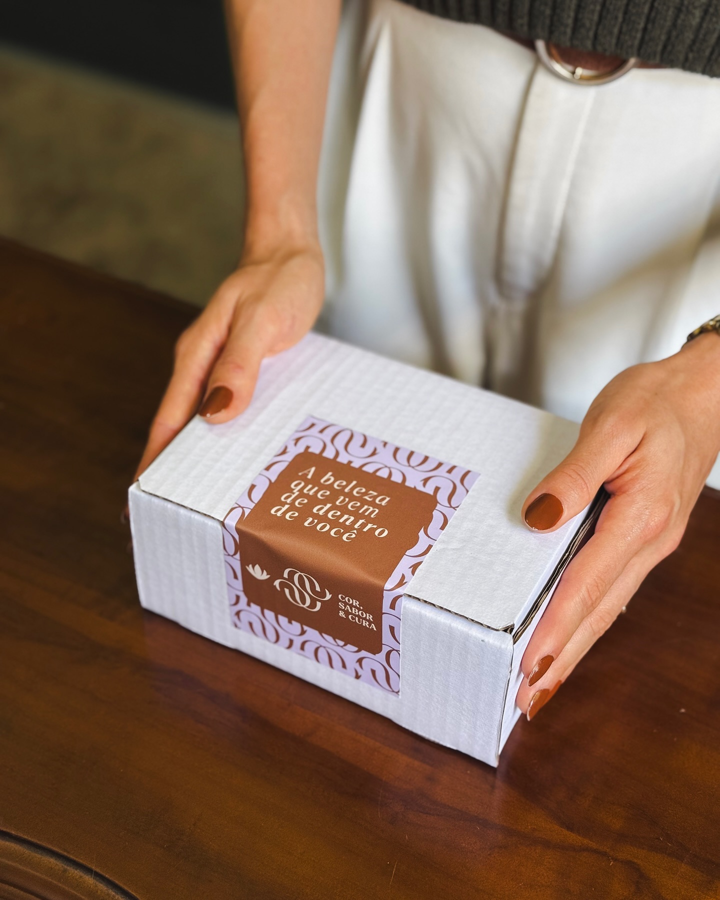 Para cada mãe, um gesto de ternura.
Neste Dia das Mães, queremos entregar mais do que presentes — entregar presença, cuidado e memória em forma de textura.
CSC, para quem ensinou o que é o verdadeiro toque.