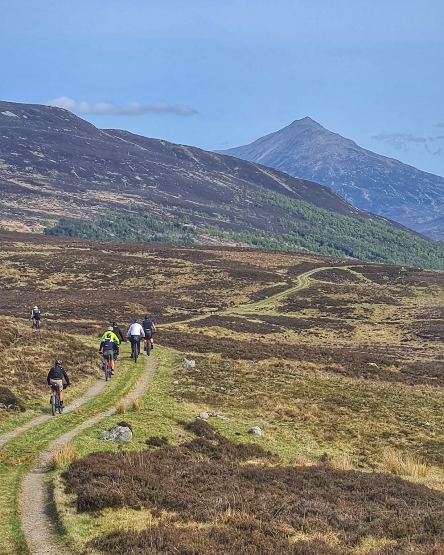 Day 1 guiding a 3 day bespoke trip
Absolute belter of a day 👌🏼 😍
.
#bikepacking #bikepackingscotland #bikelife #adventure #adventurebybike #scottishgravel #Scotland #rannoch #scheihallion
