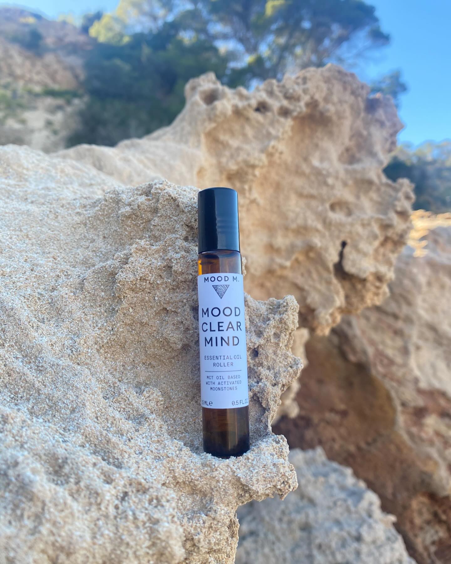 For your busy head ; try the ClearMind roller.
Like bringing the nature in your system.
Calm , Green and Air .
Roll on your temples when needed or in the inside of your wrist and inhale , become clear and calm ✨
#clearmind #naturecalls #greenenergy #airsoftlove 💜